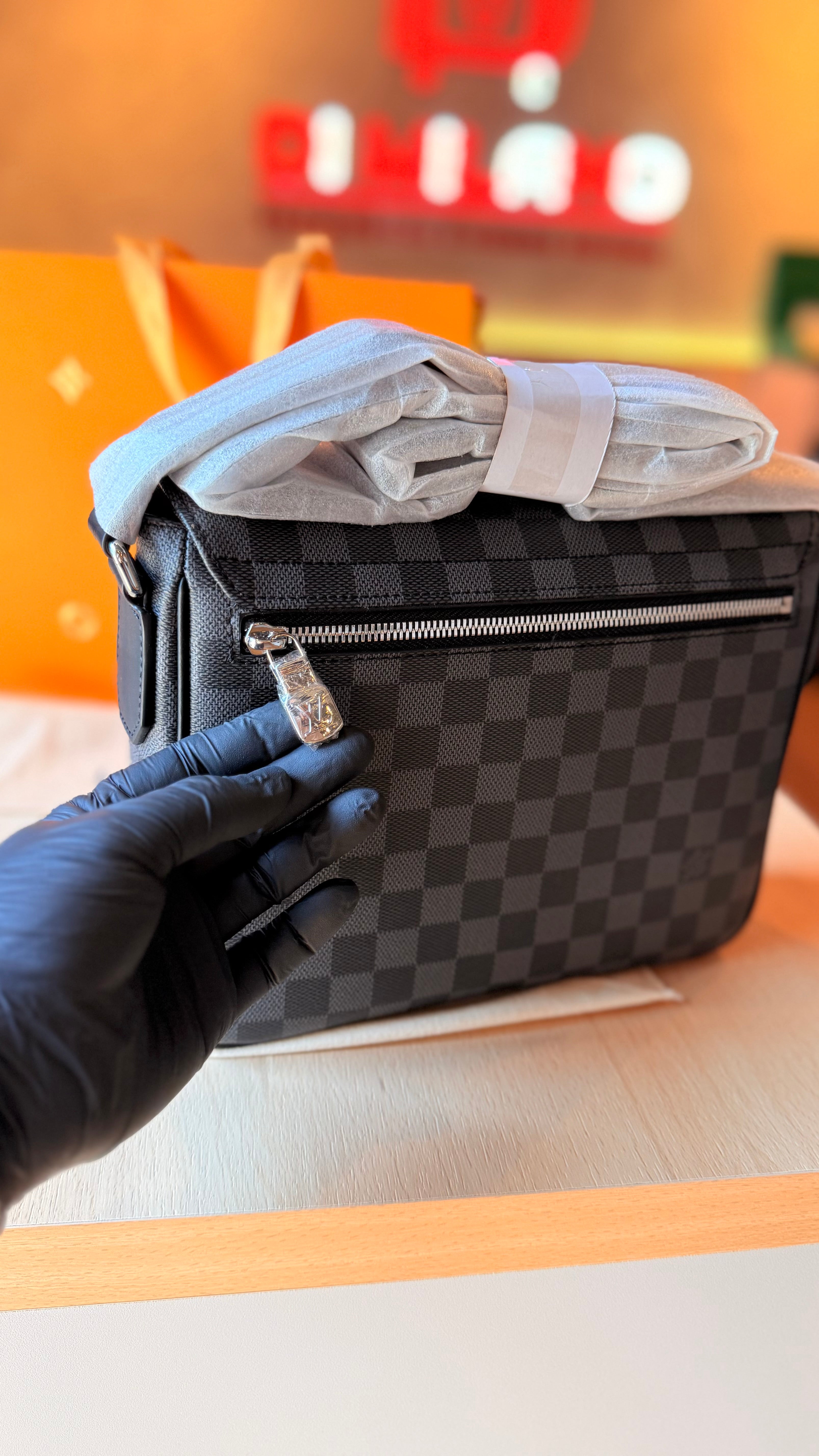 LOUIS VUITTON ‘DISTRICT DAMIER’