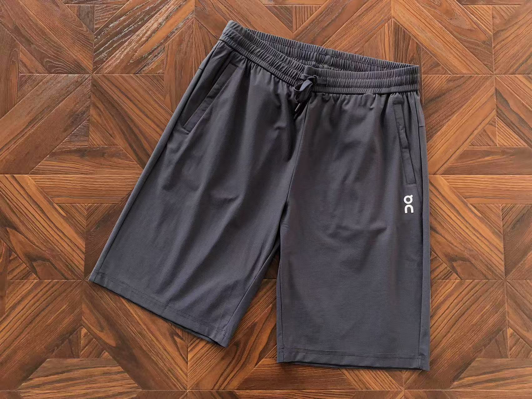 SHORTS ON RUNNING