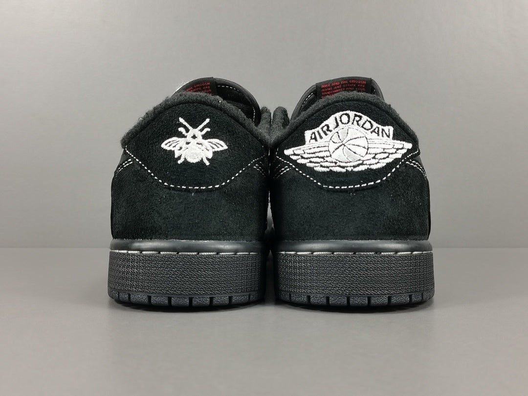 NIKE AIR JORDAN 1 LOW x TRAVIS SCOTT