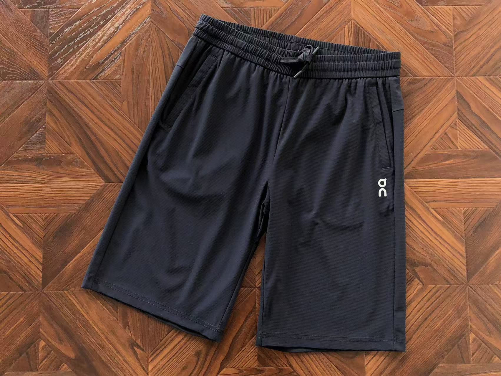 SHORTS ON RUNNING