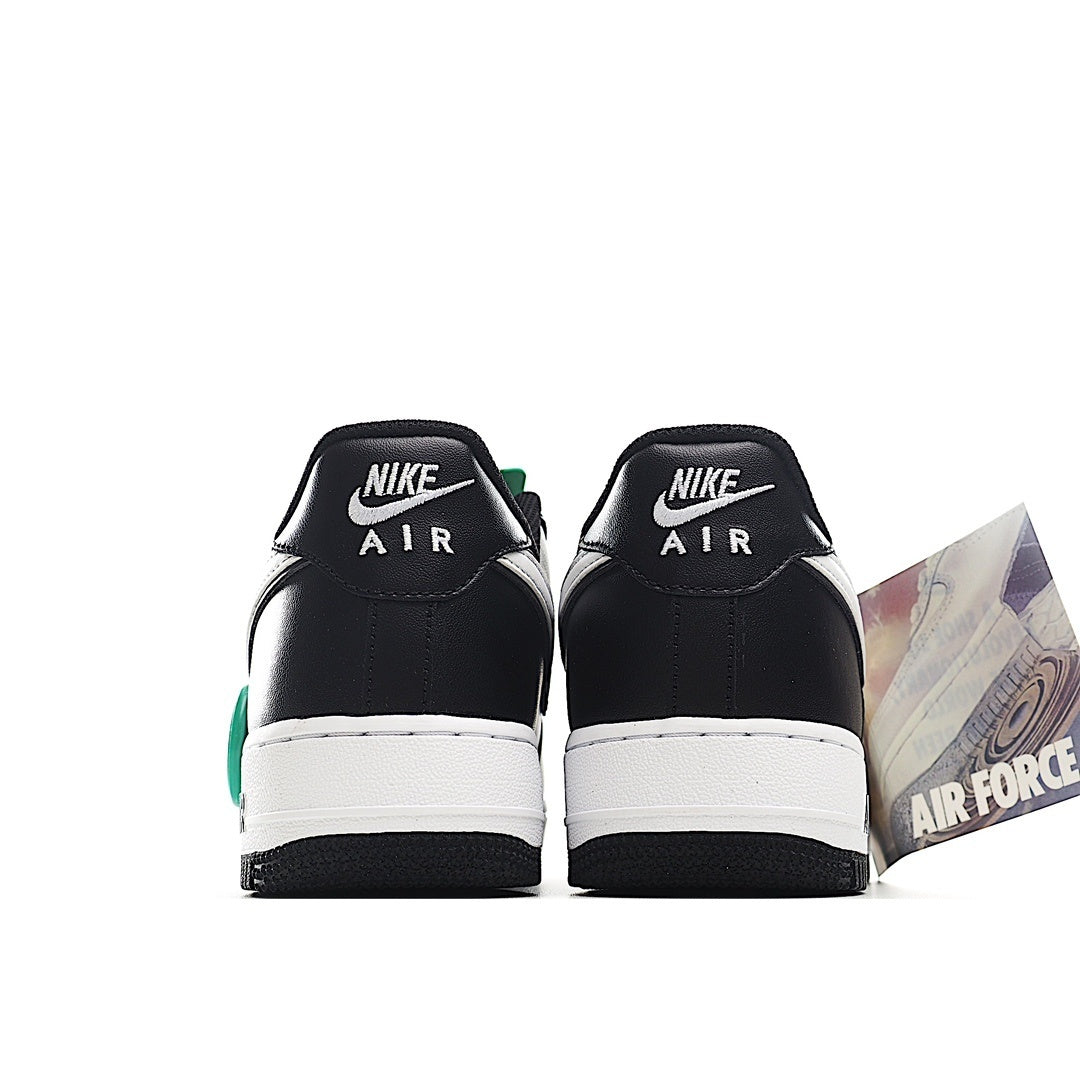 NIKE AIR FORCE 1 LOW PANDA