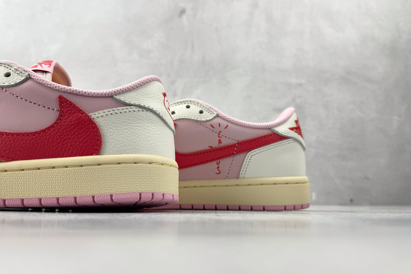 NIKE AIR JORDAN 1 LOW x TRAVIS SCOTT