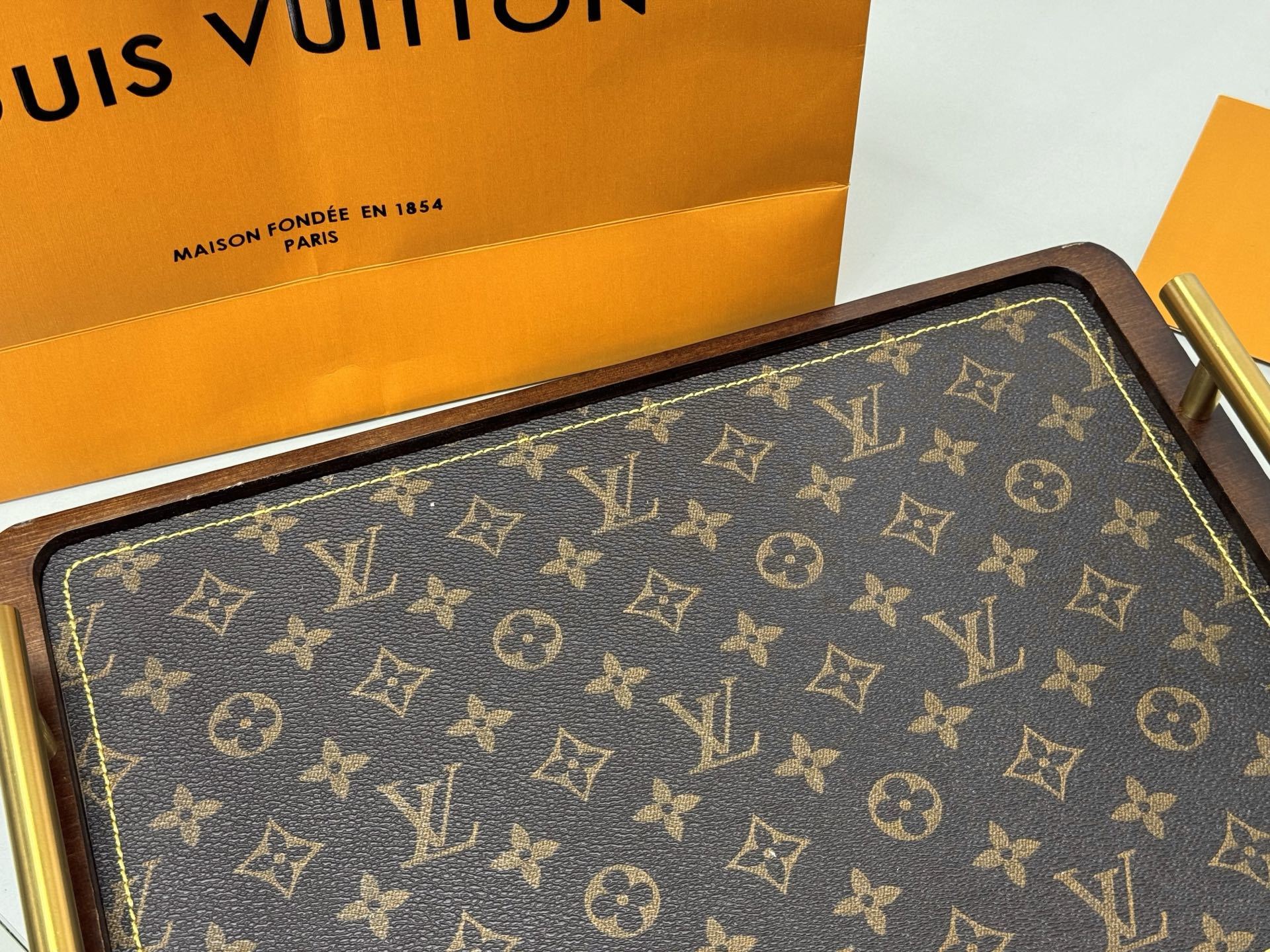 Bandeja LOUIS VUITTON 'Monogram'