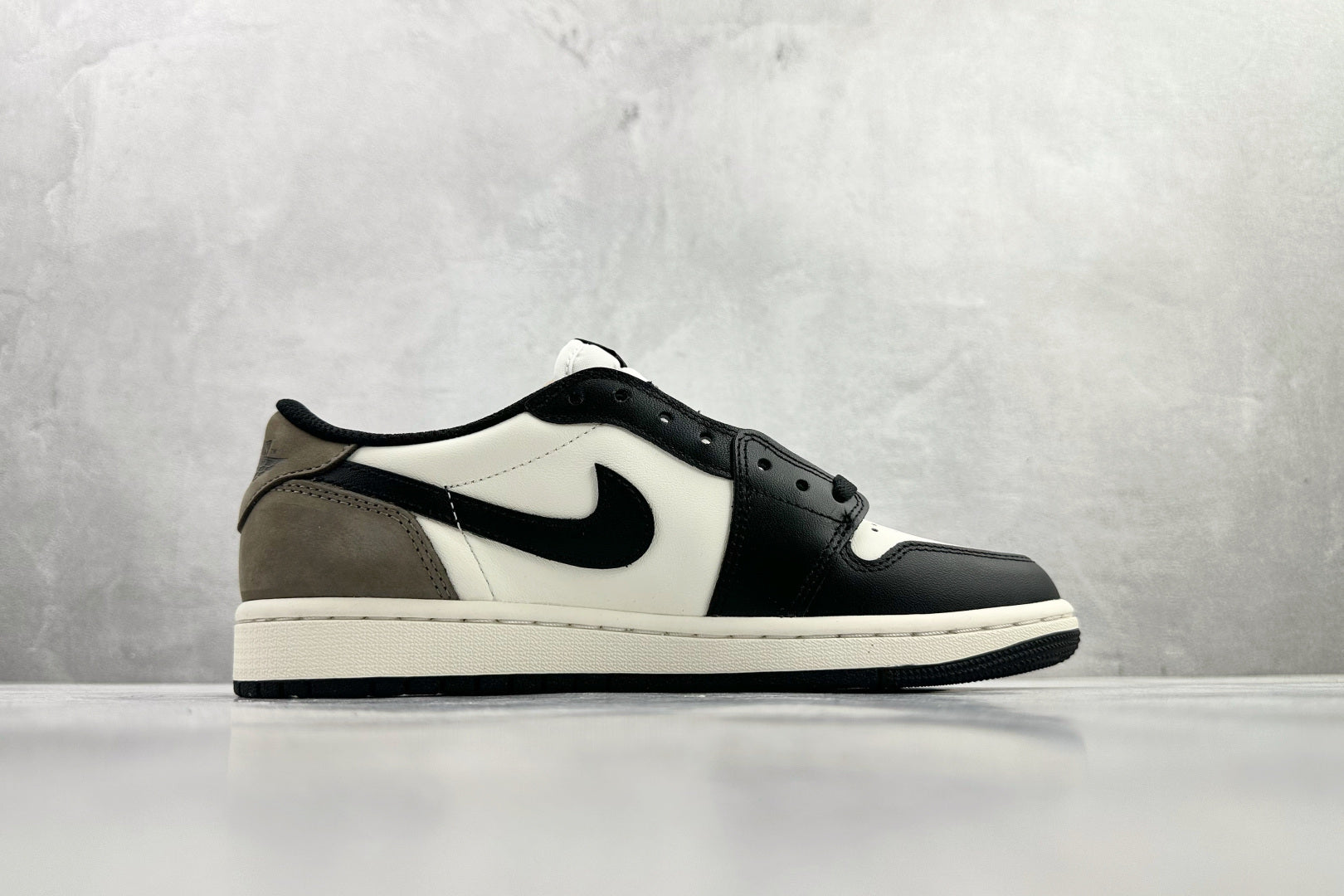 NIKE AIR JORDAN 1 LOW 'MOCHA'