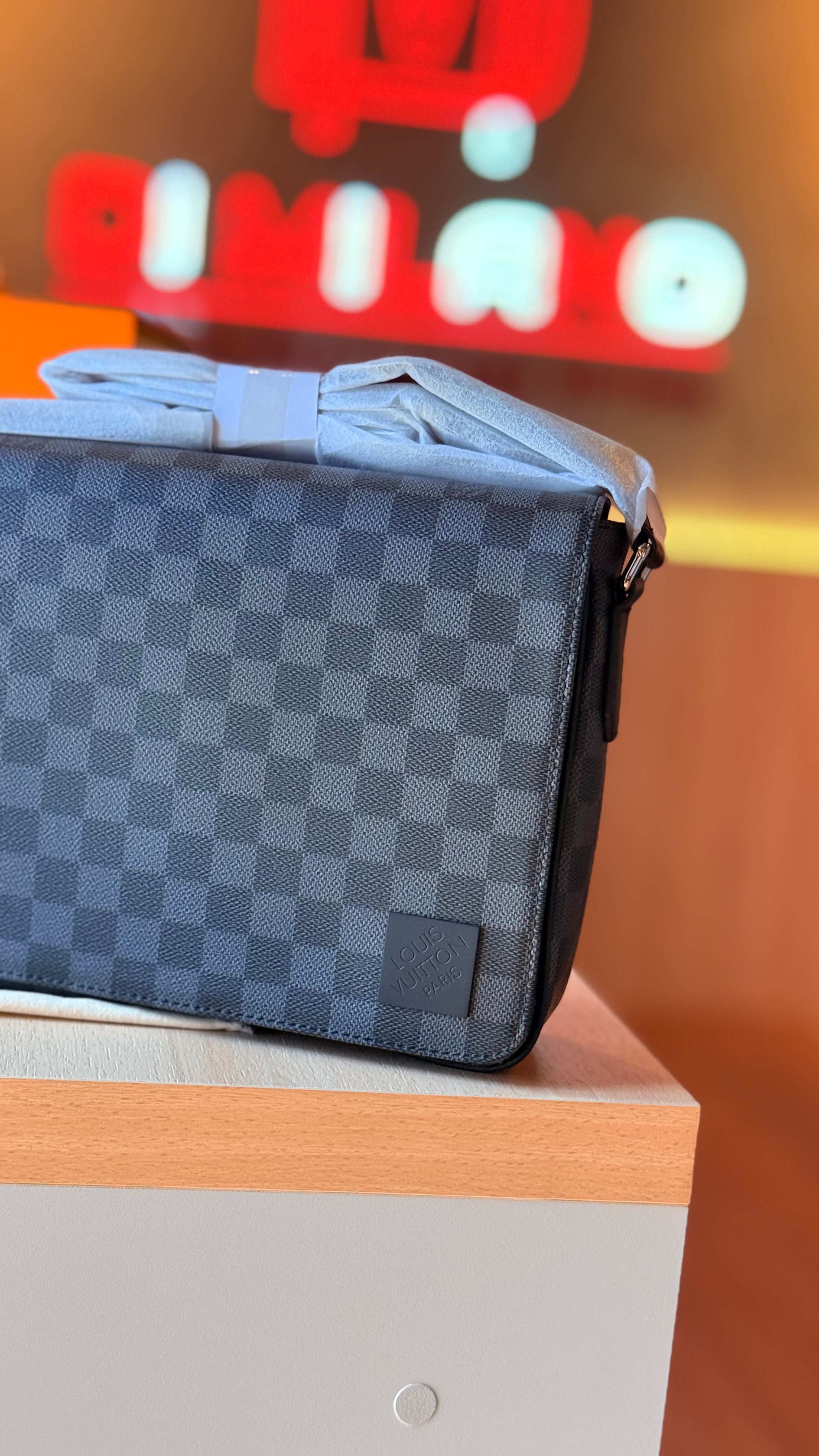 LOUIS VUITTON ‘DISTRICT DAMIER’