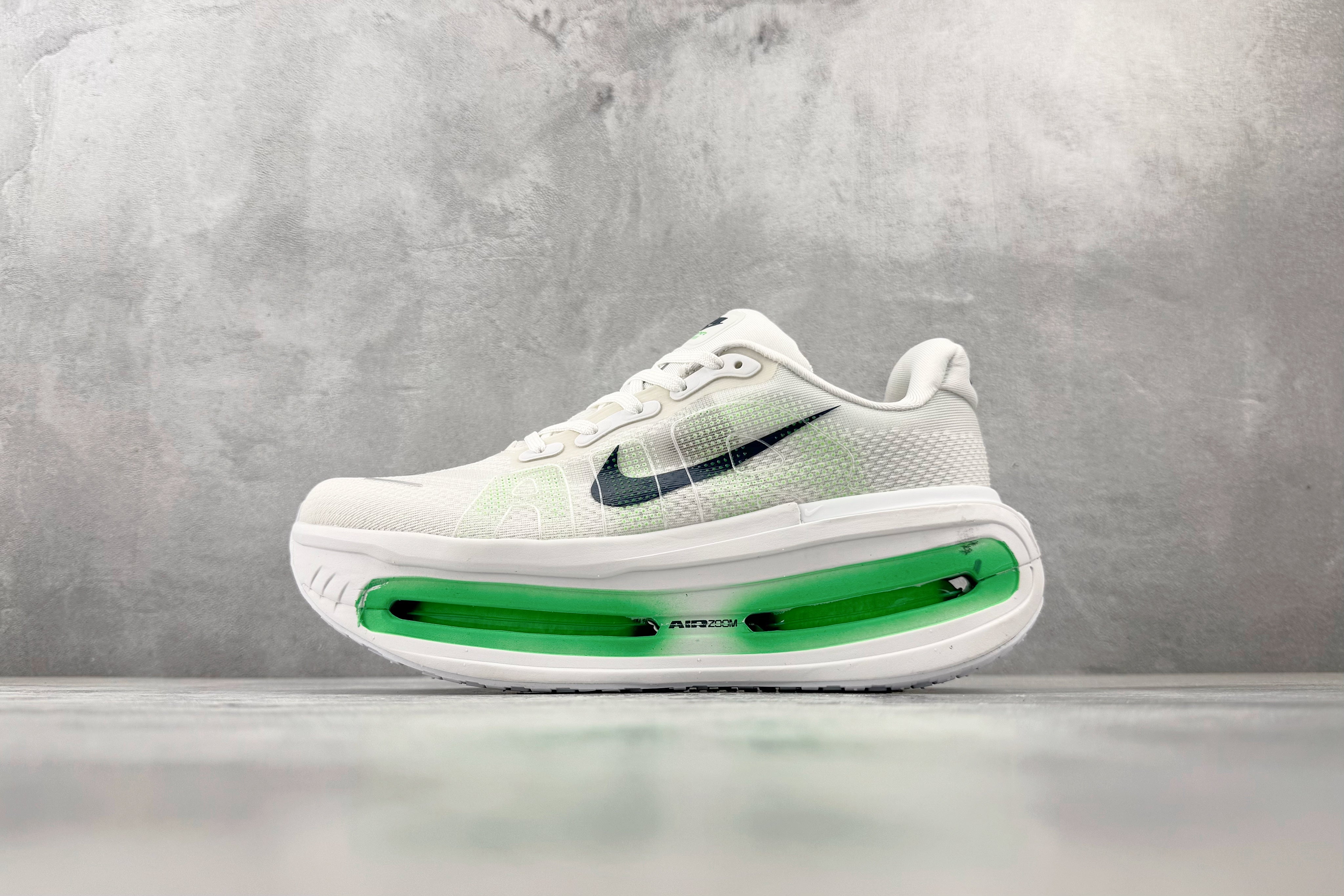 Nike 'Vomero Premium'