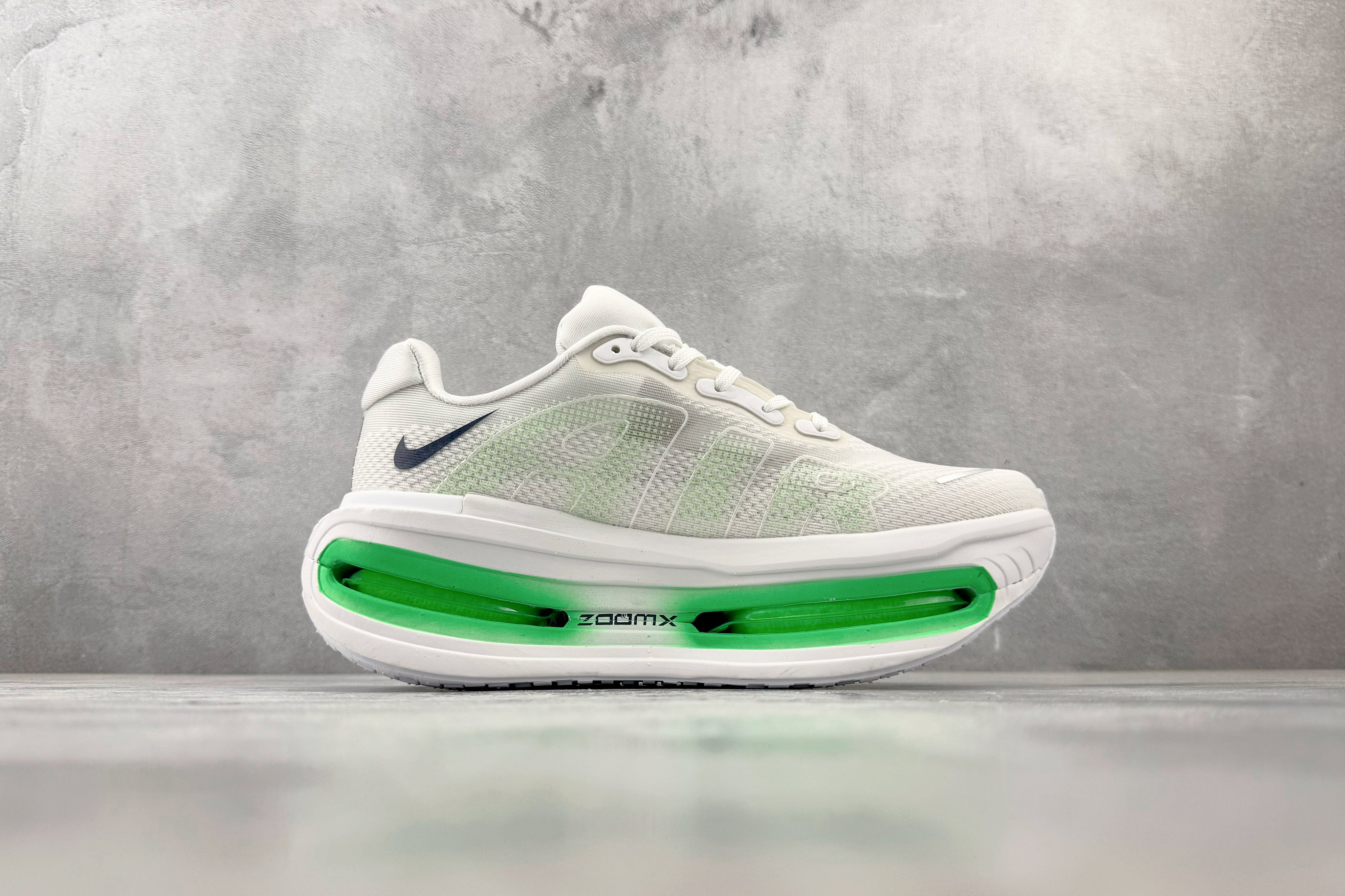 Nike 'Vomero Premium'