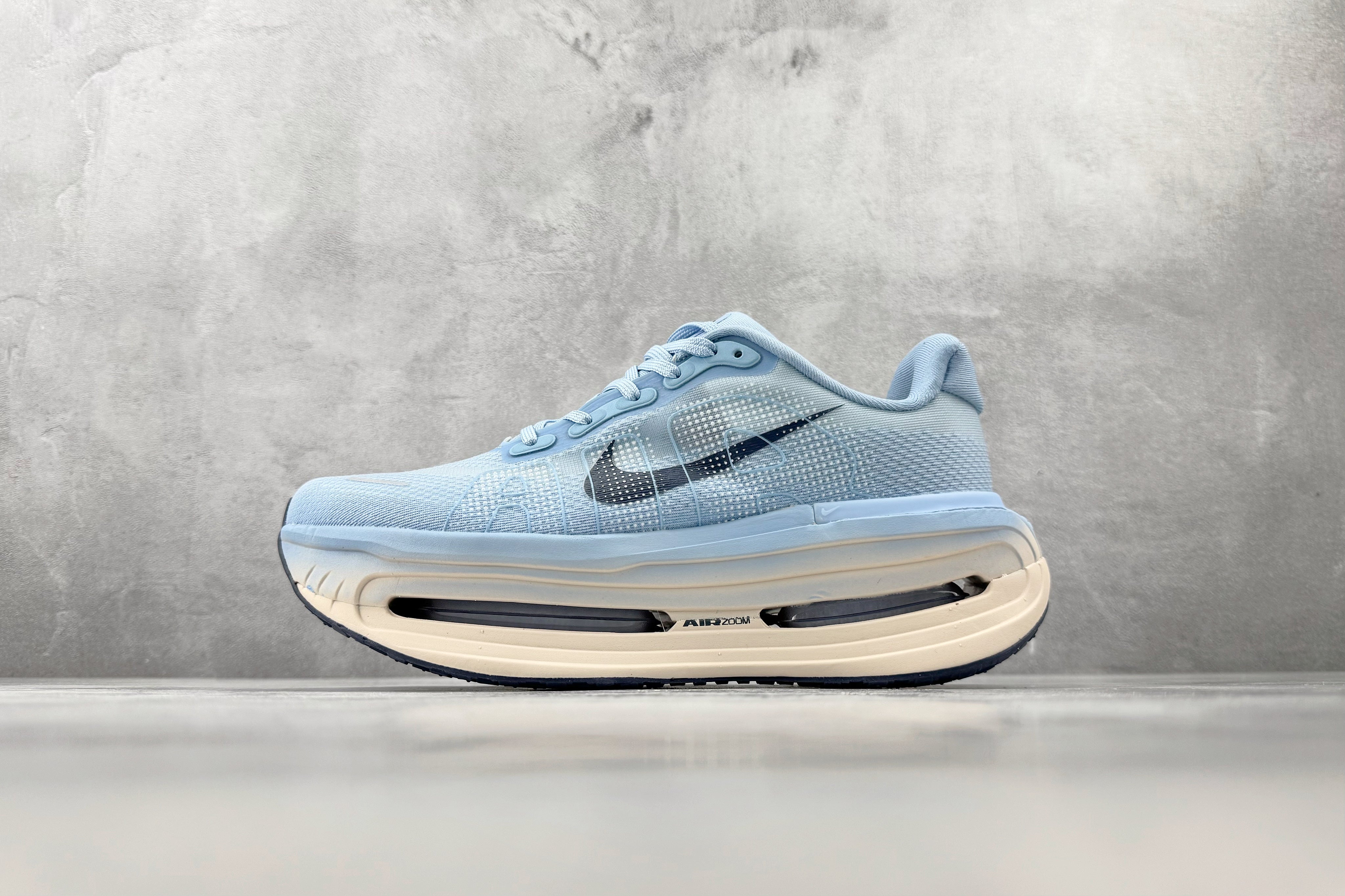 Nike 'Vomero Premium'