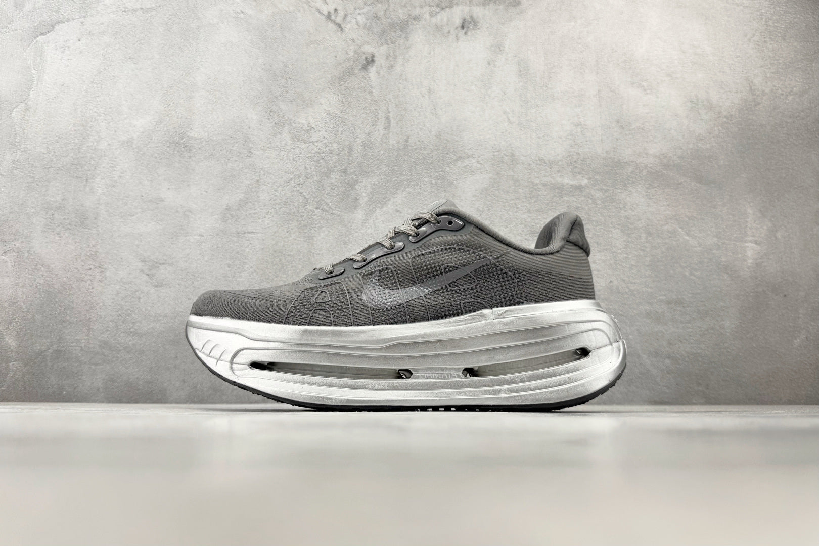 Nike 'Vomero Premium'