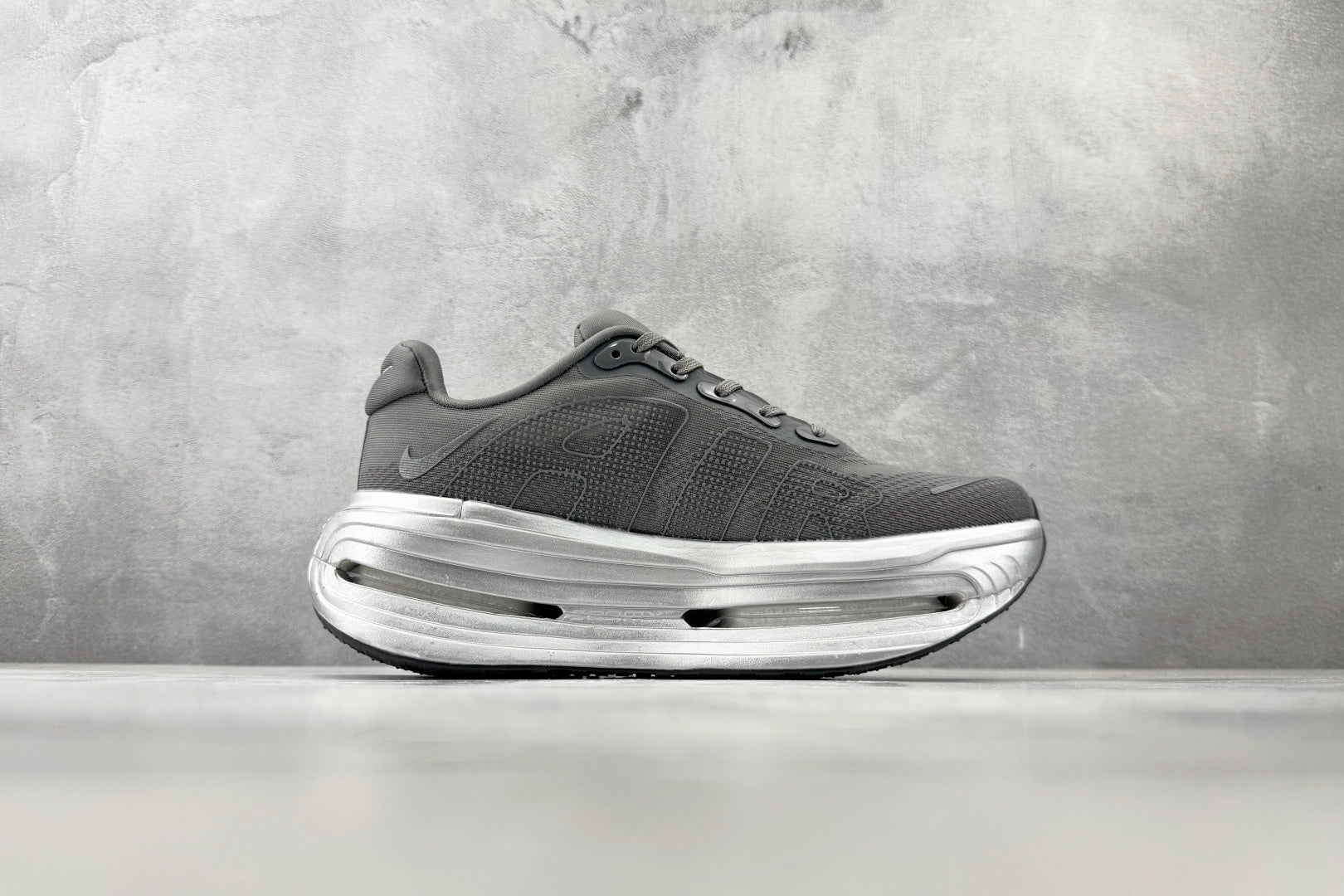 Nike 'Vomero Premium'