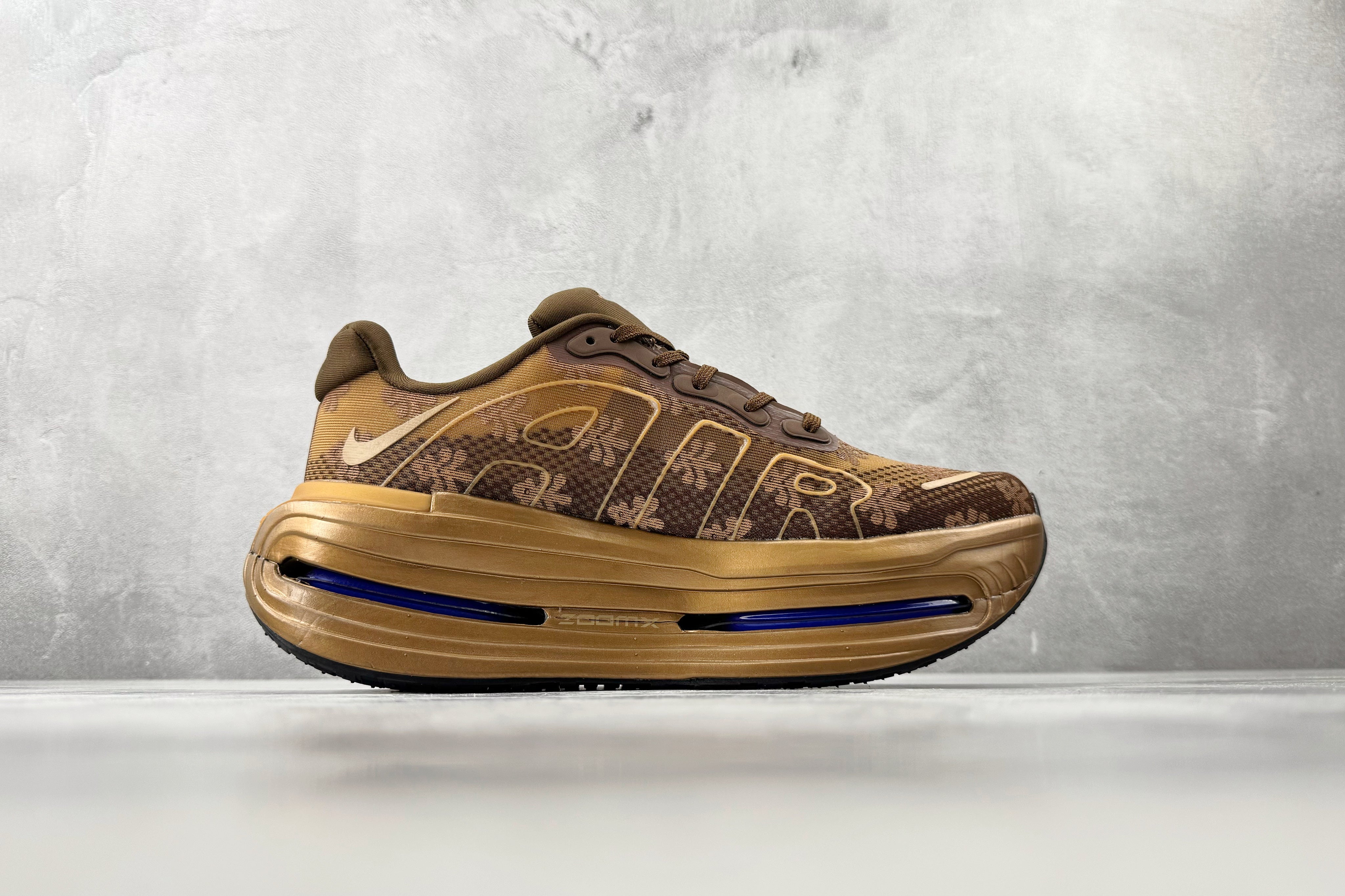Nike 'Vomero Premium'