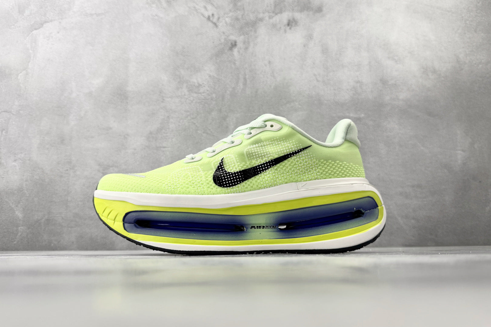 Nike 'Vomero Premium'