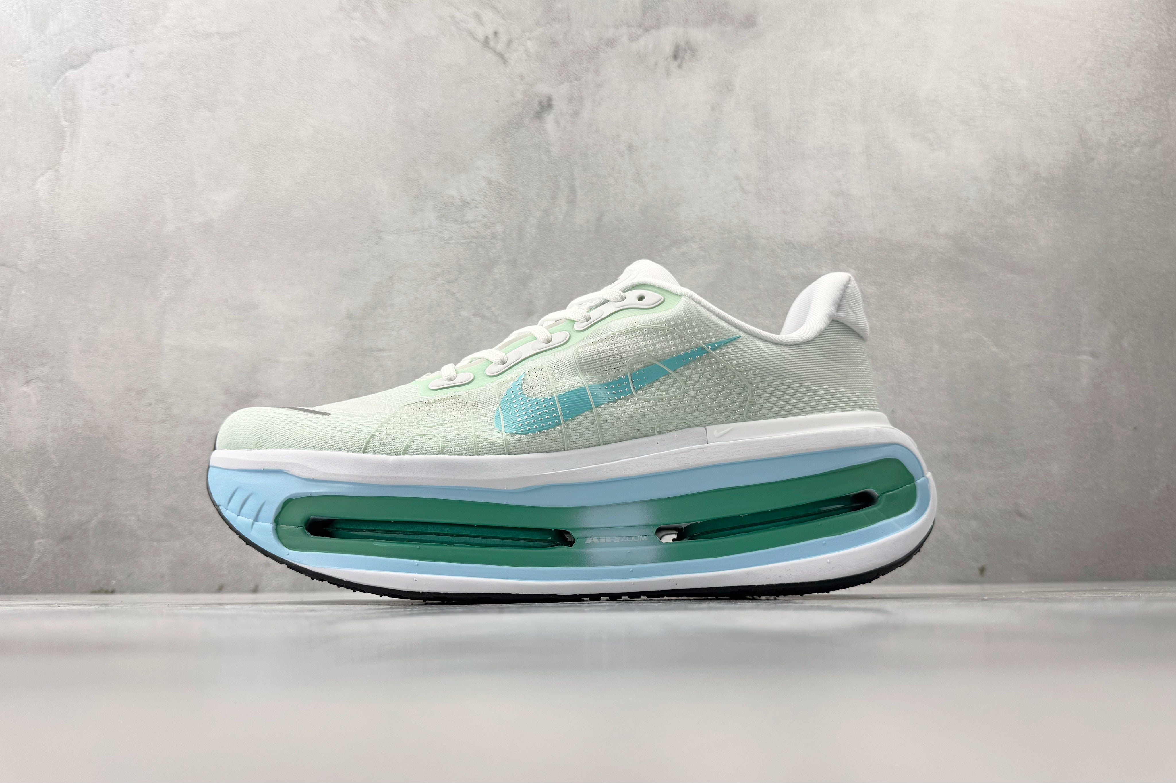 Nike 'Vomero Premium'