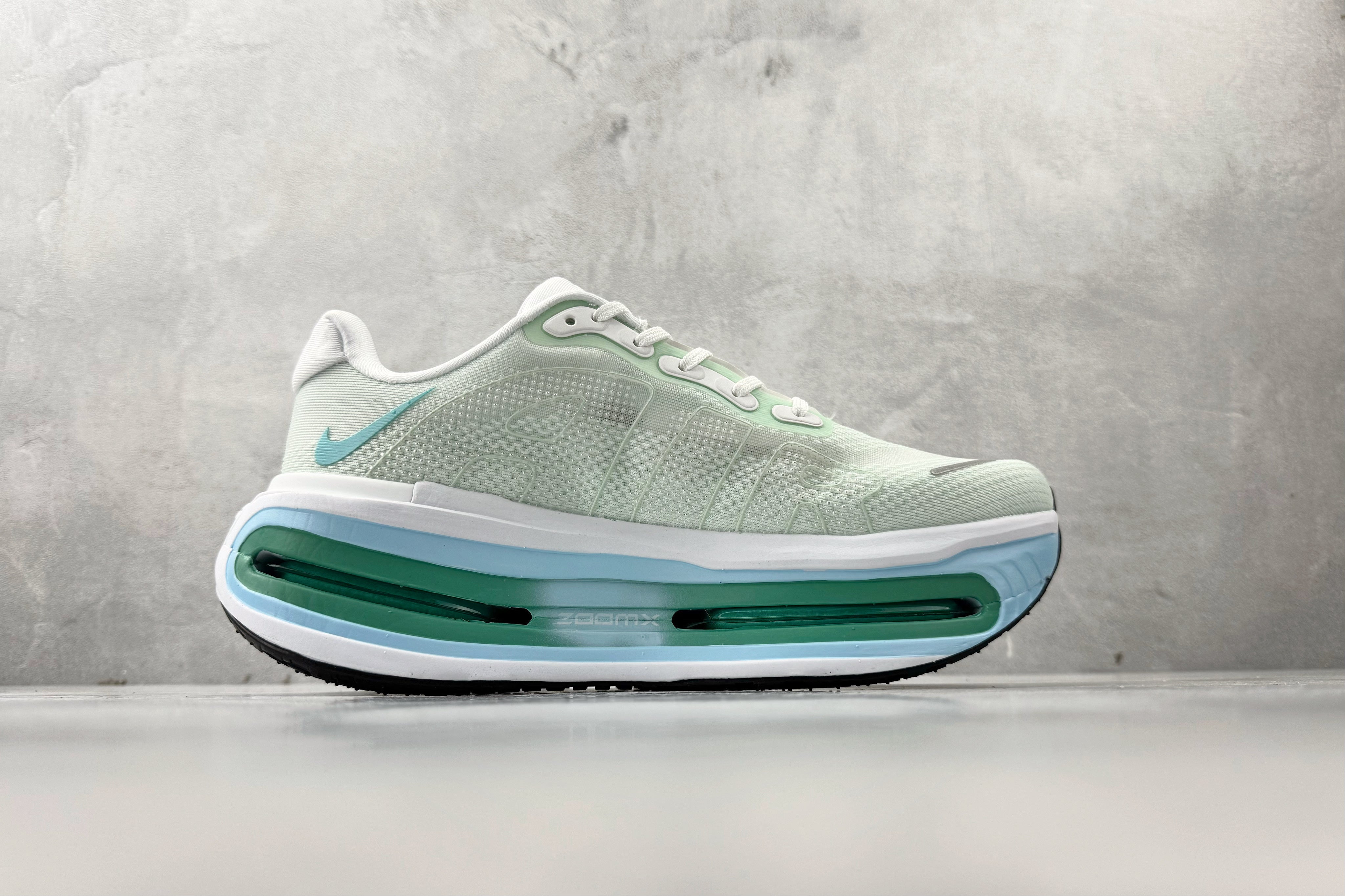 Nike 'Vomero Premium'