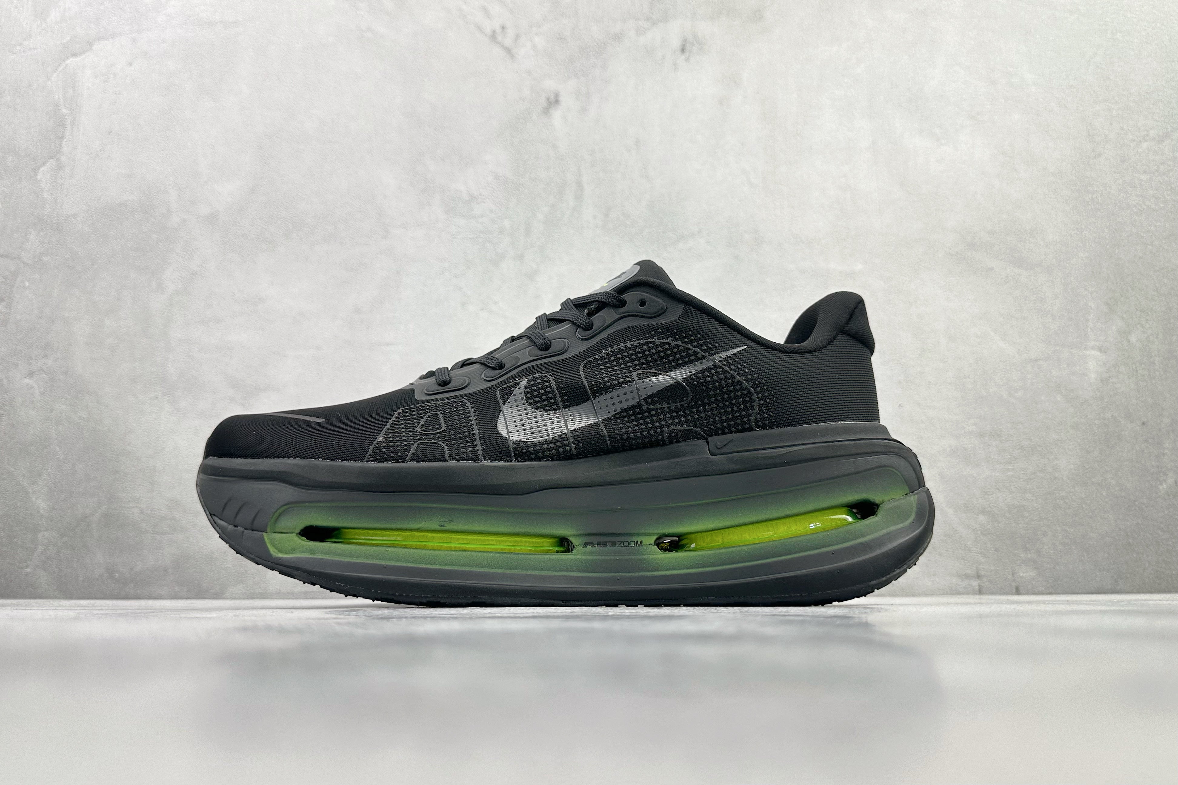 Nike 'Vomero Premium'