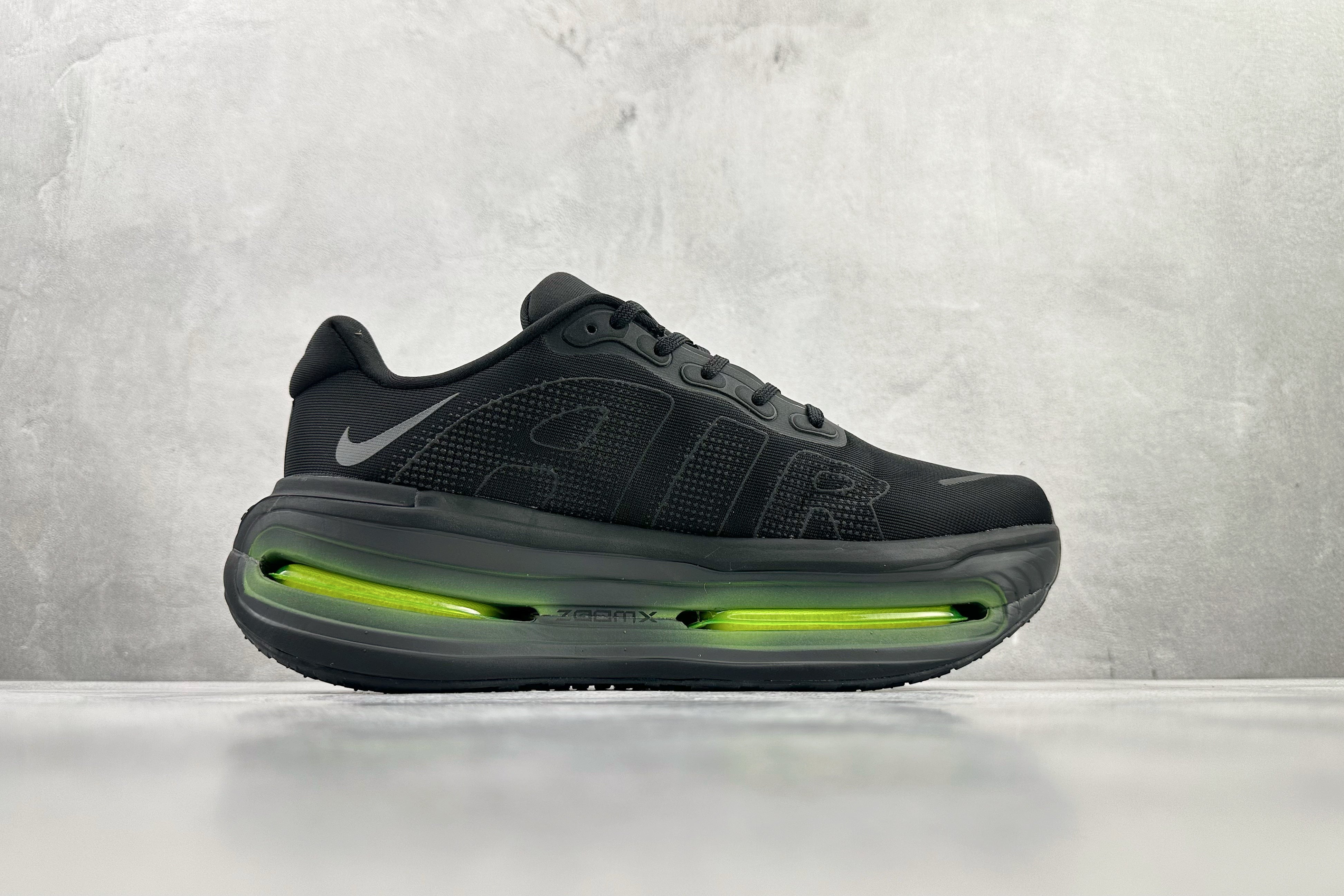 Nike 'Vomero Premium'
