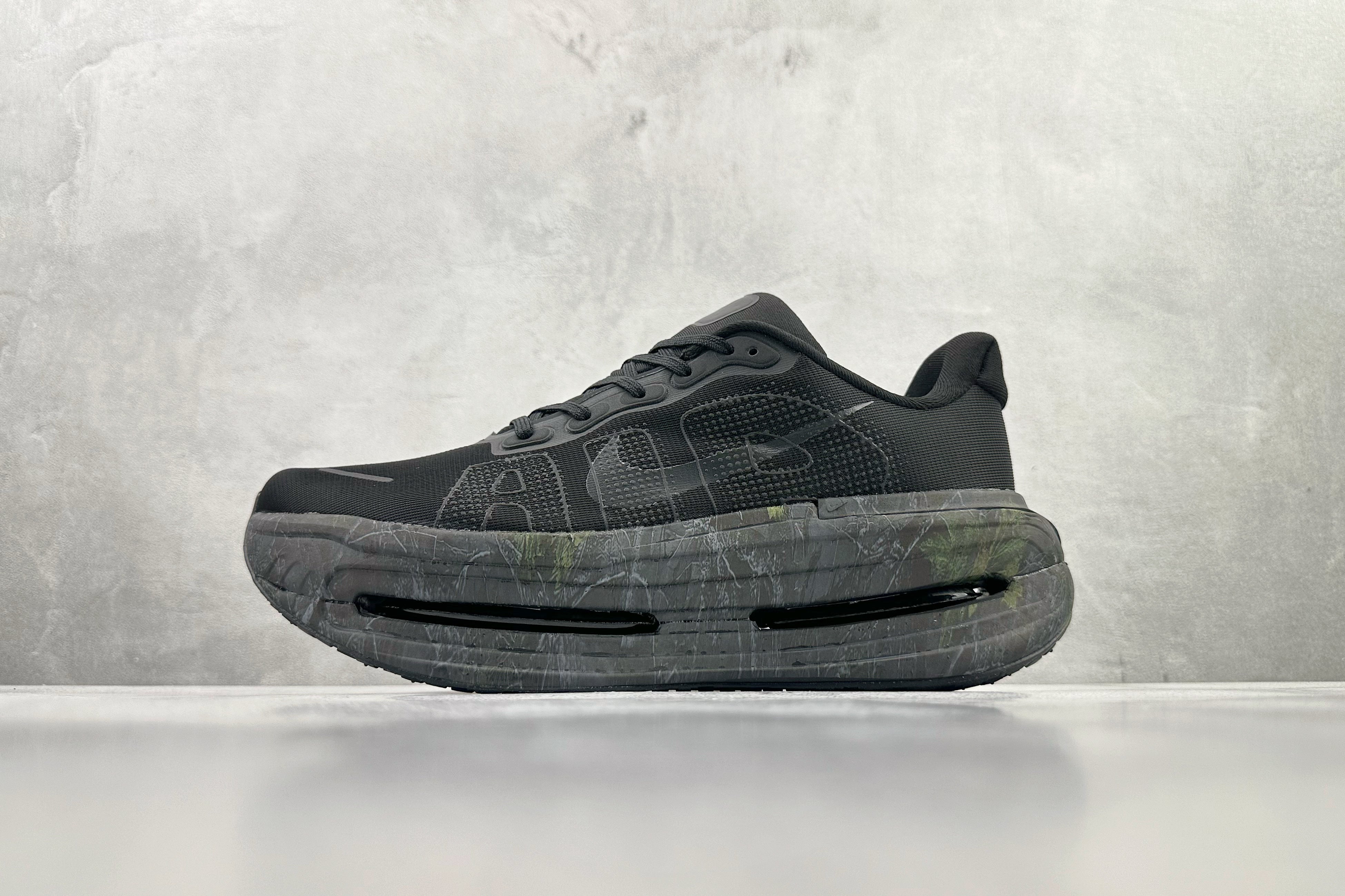 Nike 'Vomero Premium'