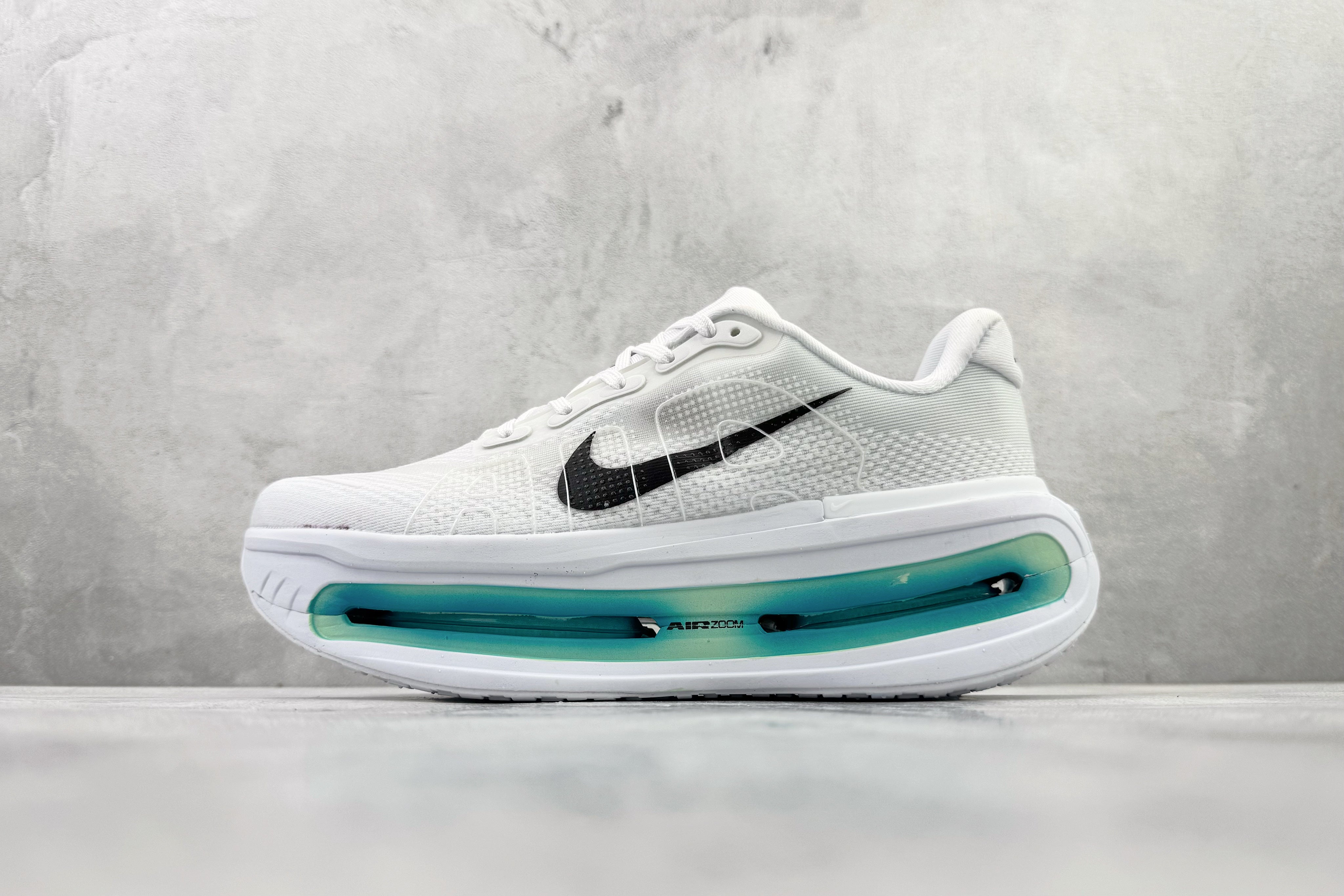 Nike 'Vomero Premium'