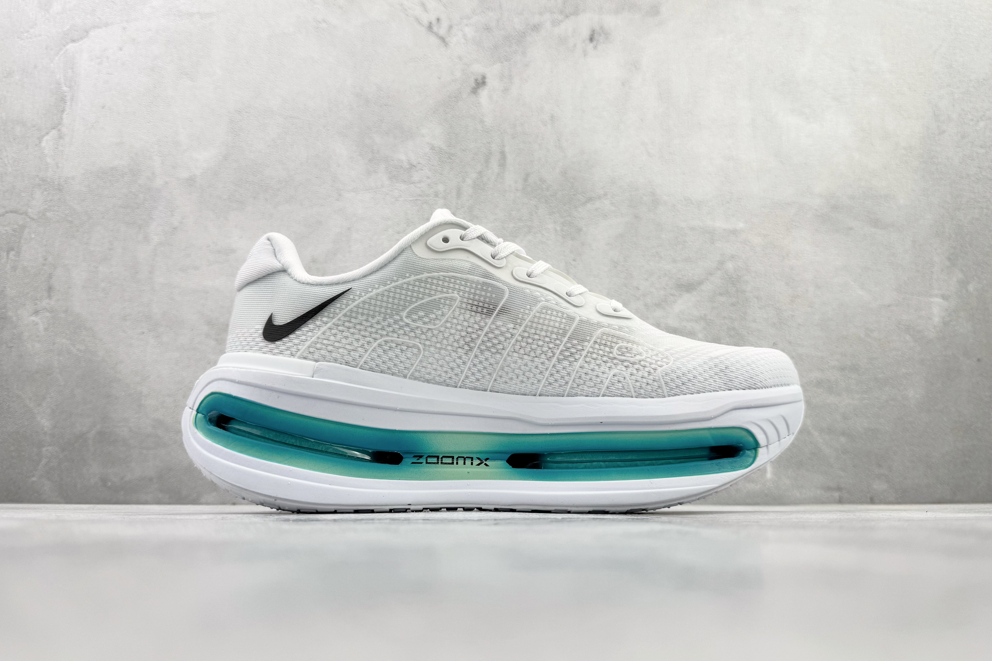 Nike 'Vomero Premium'