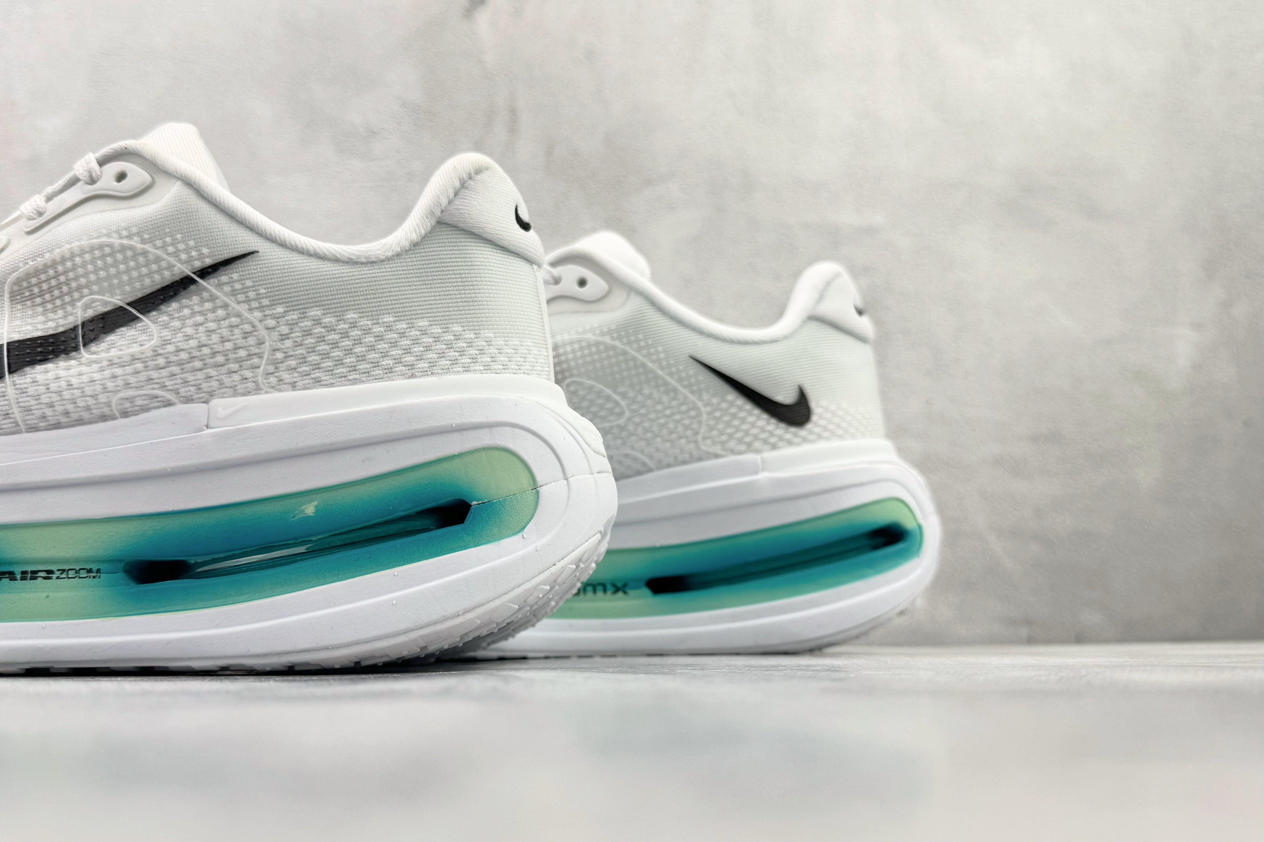 Nike 'Vomero Premium'