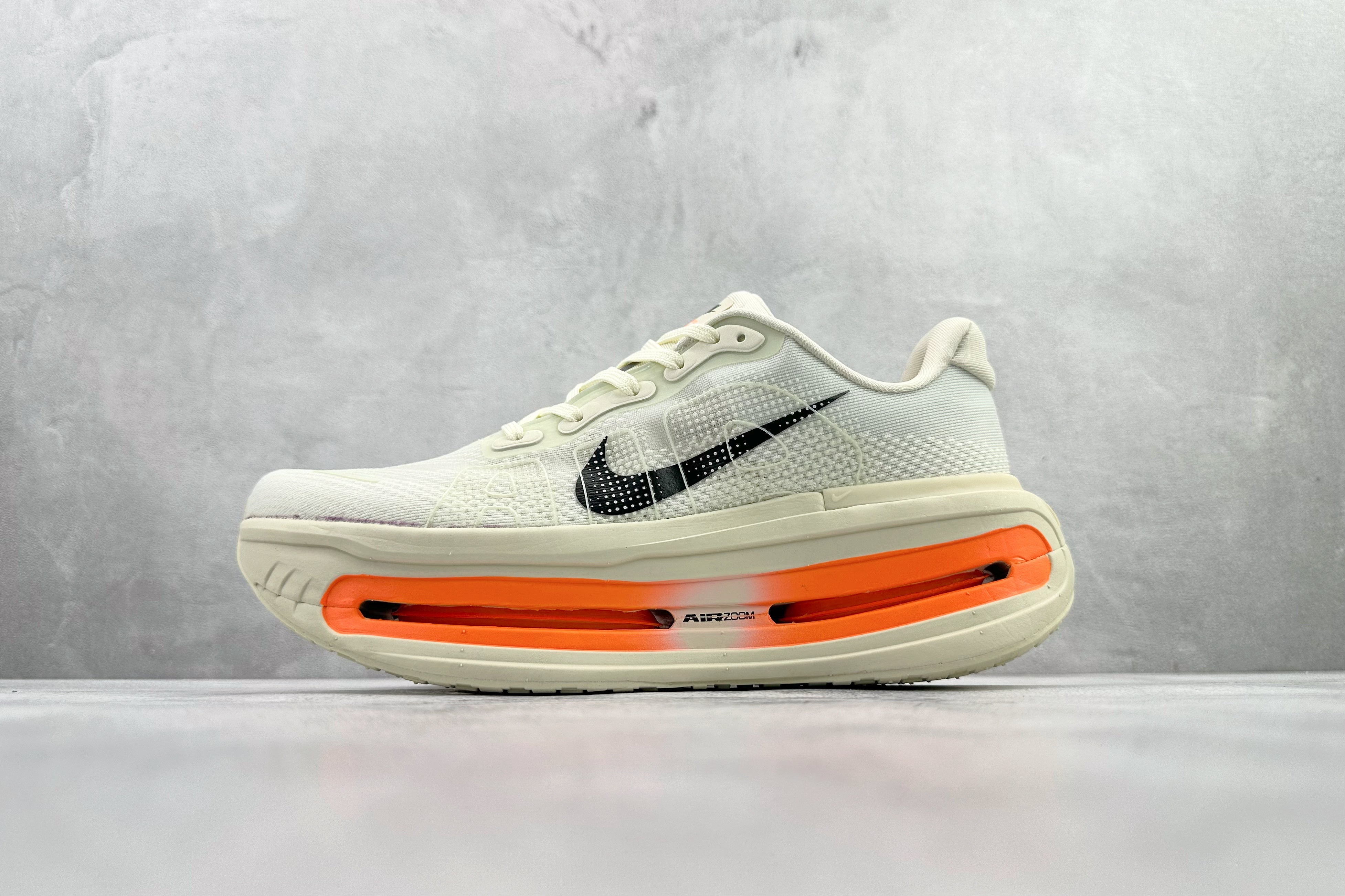 Nike 'Vomero Premium'