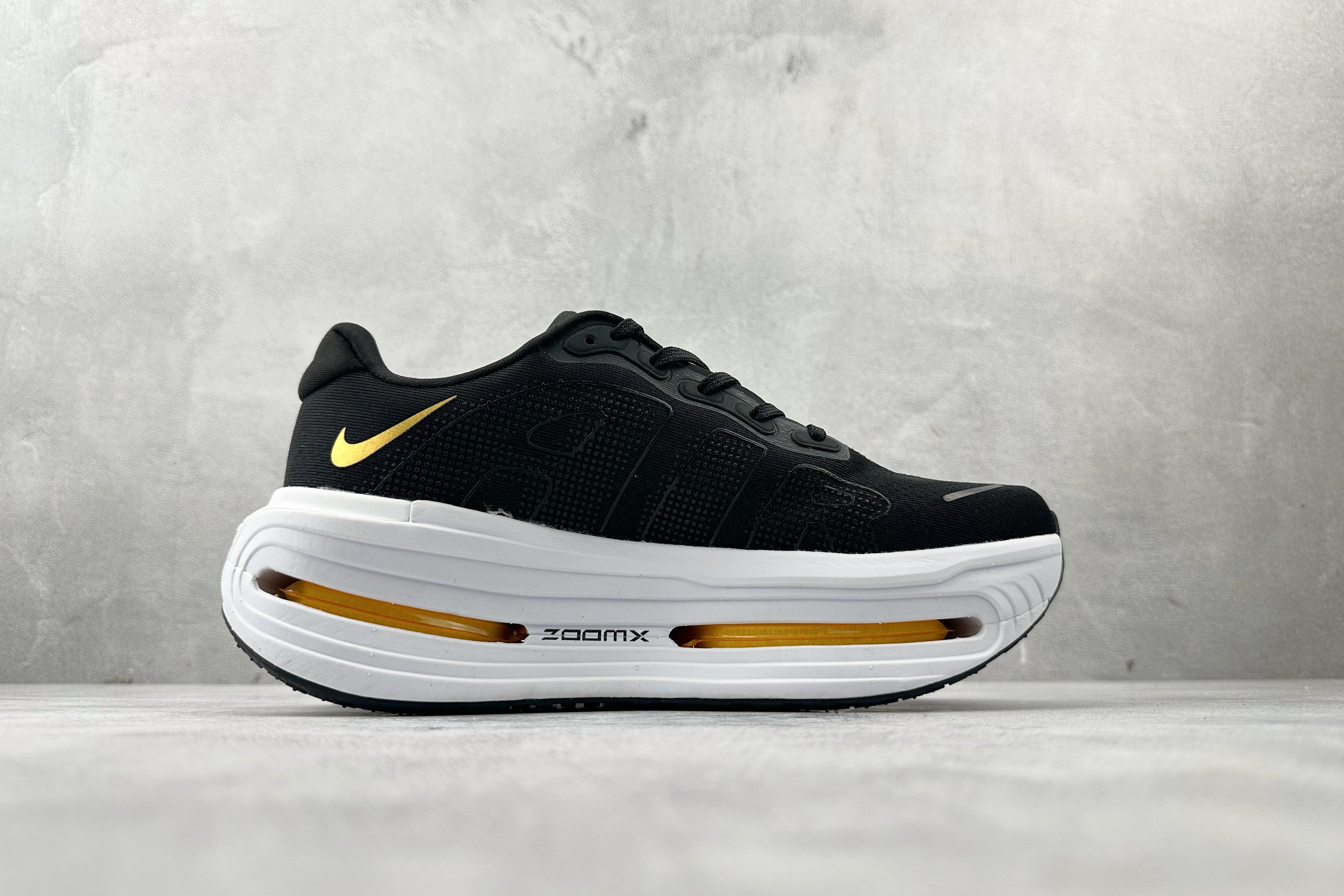 Nike 'Vomero Premium'