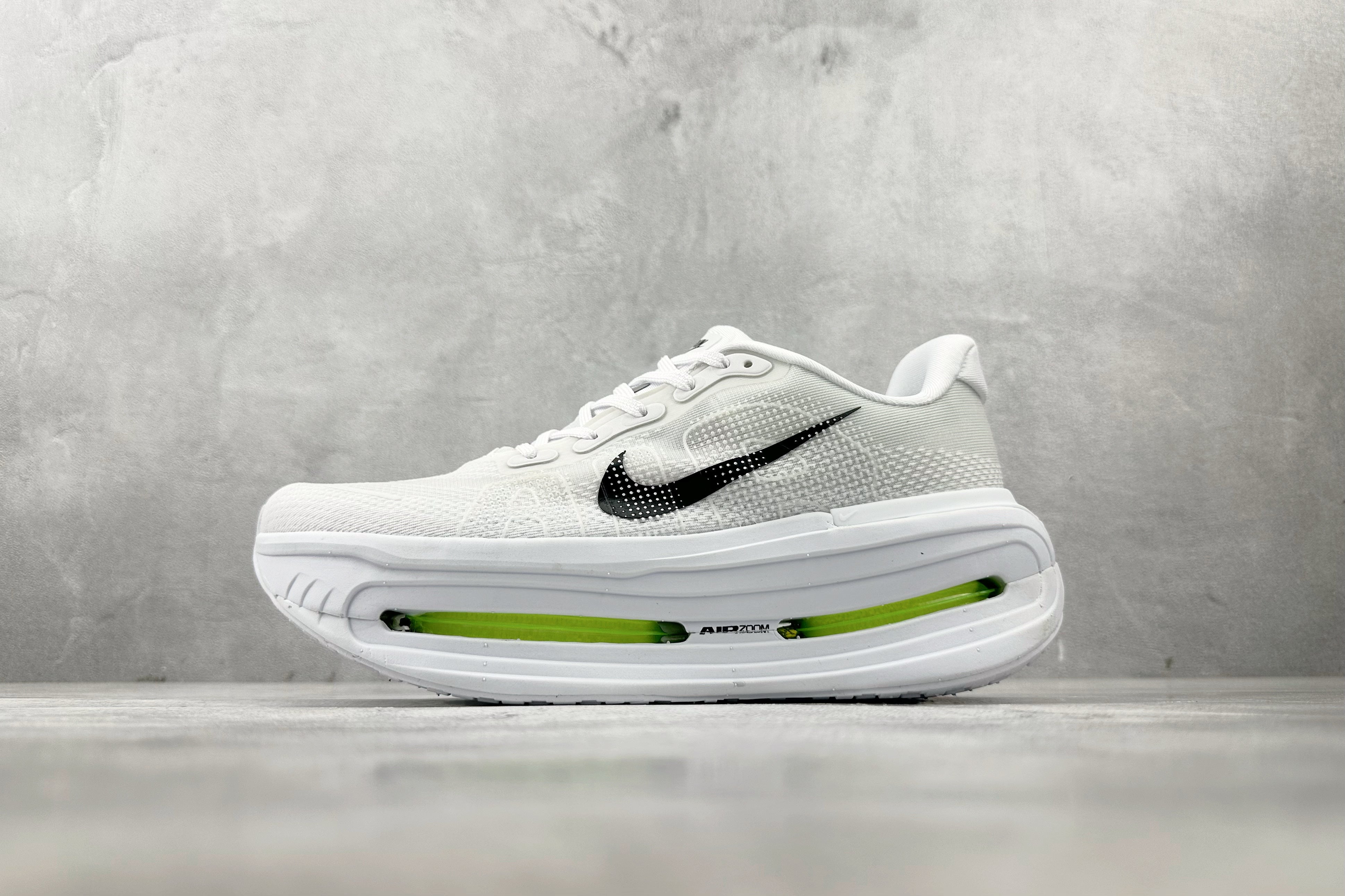 Nike 'Vomero Premium'