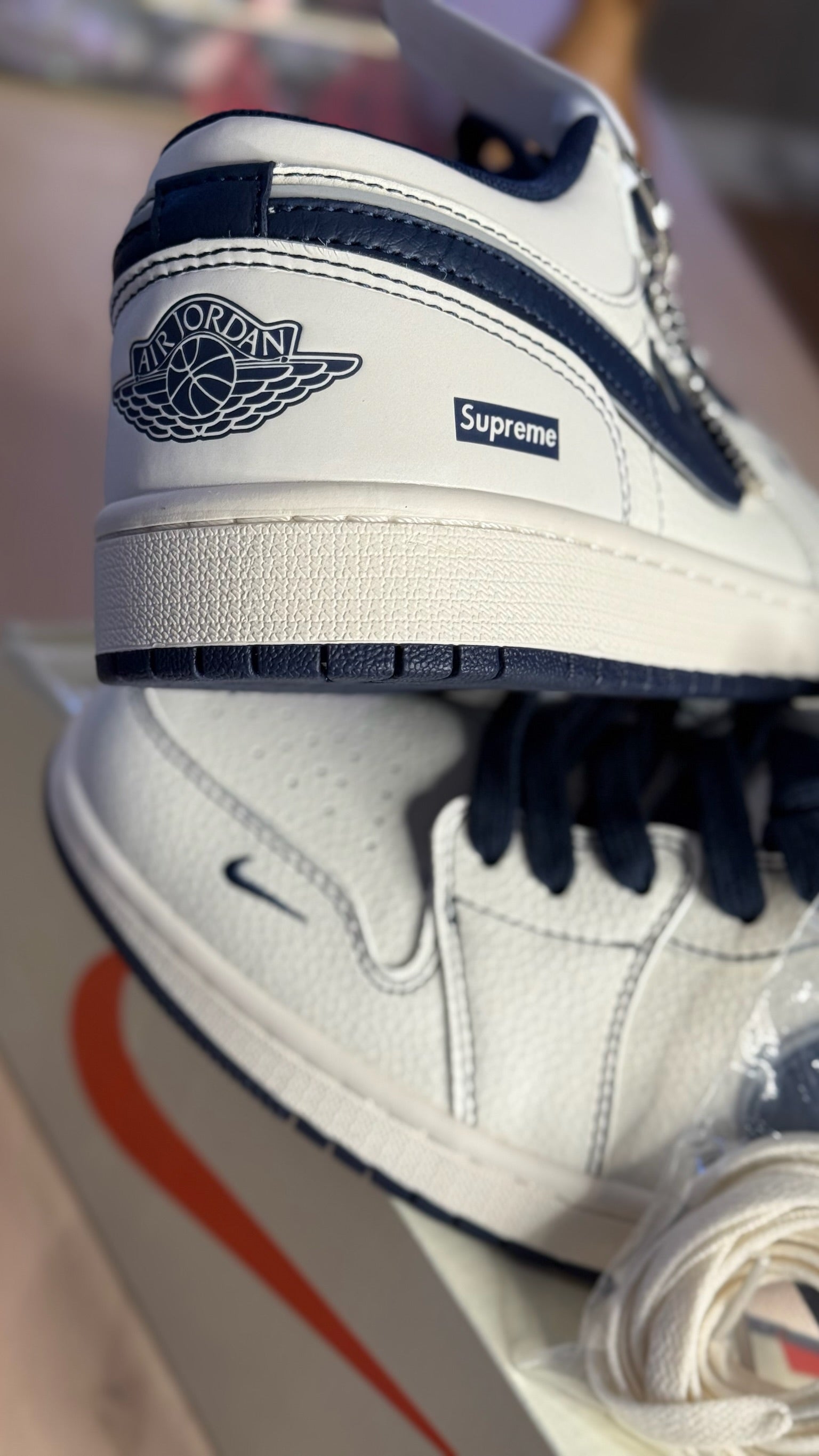 NIKE AIR JORDAN 1 LOW x SUPREME