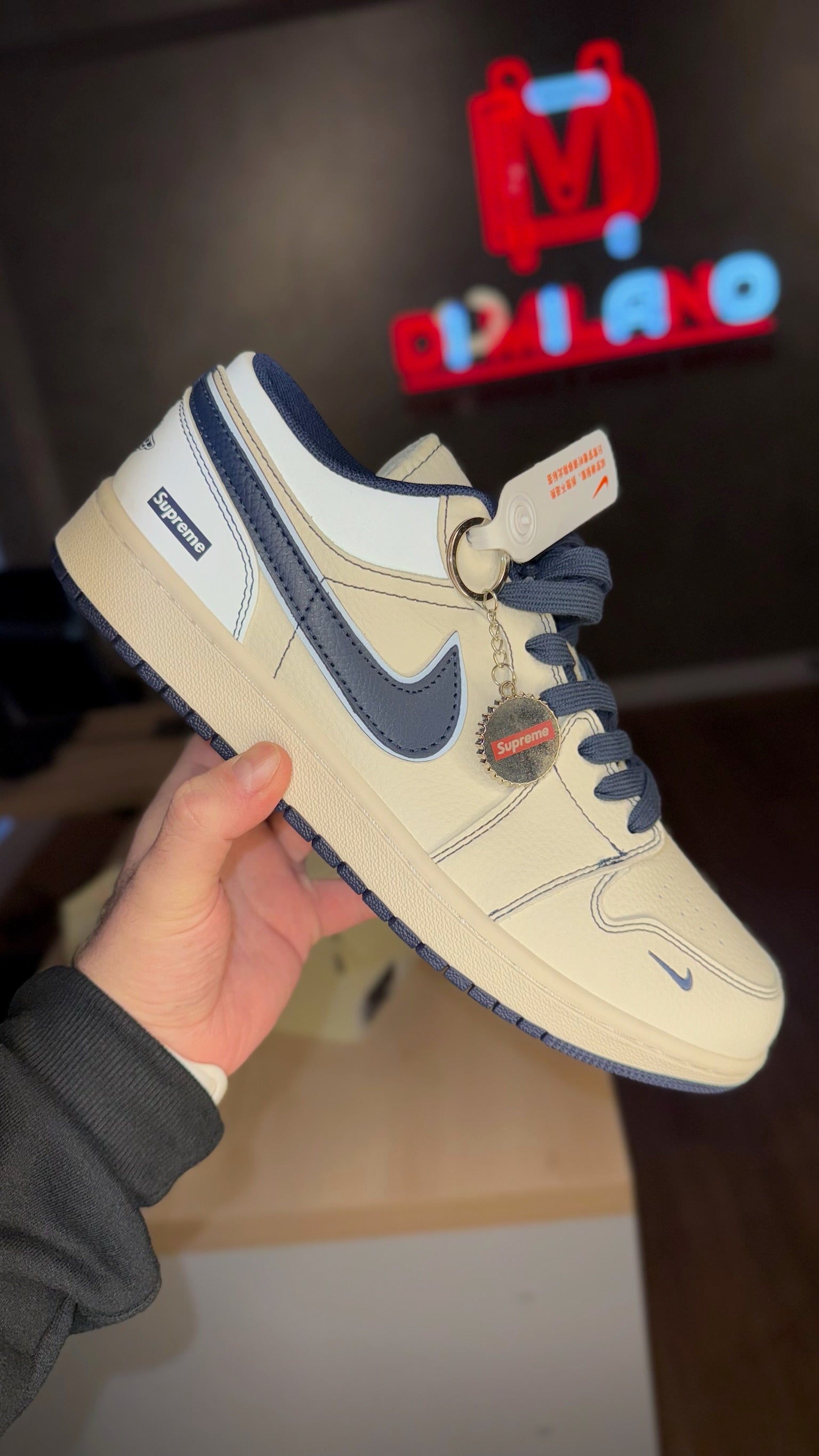 NIKE AIR JORDAN 1 LOW x SUPREME