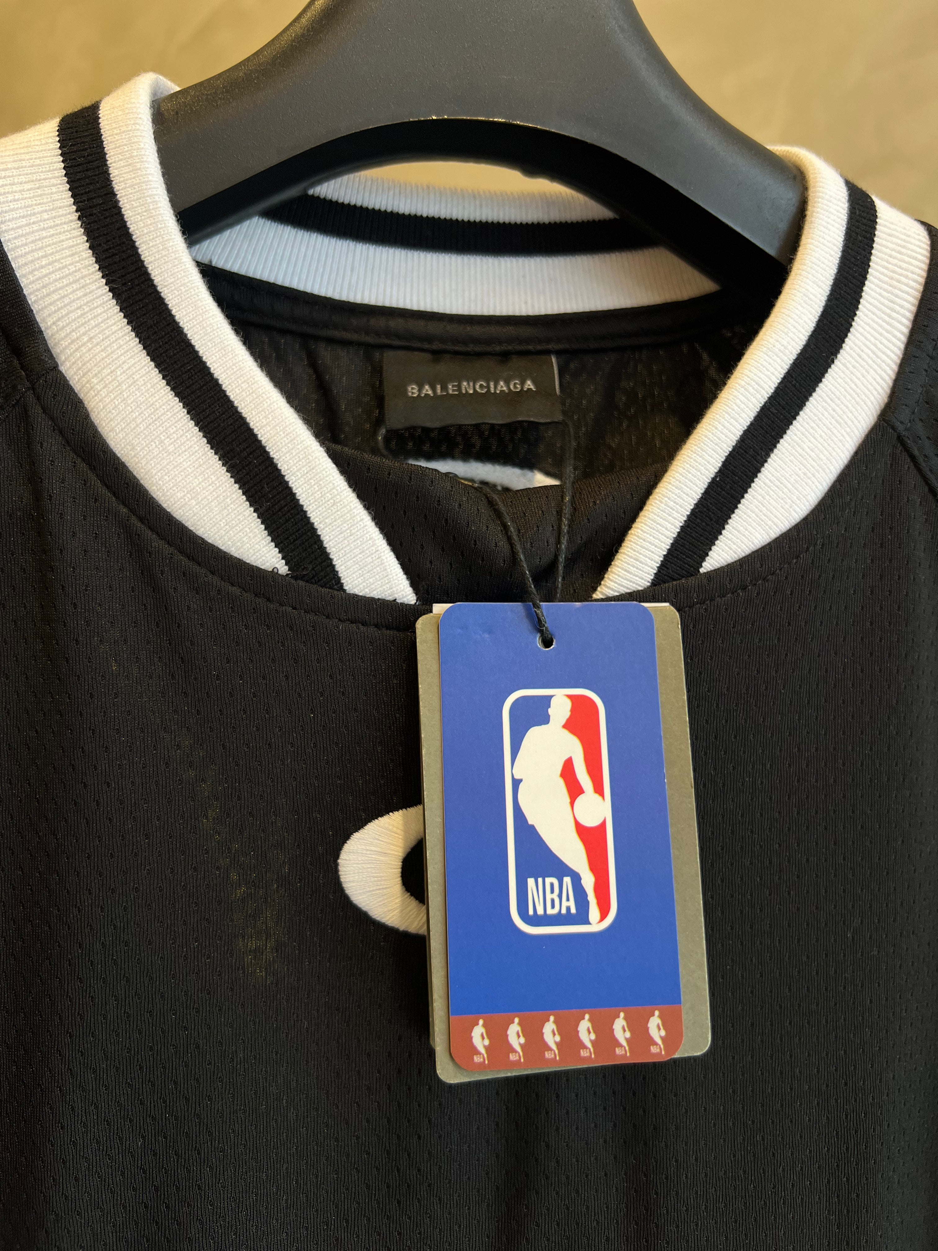 Camiseta BALENCIAGA x NBA (Oversized)