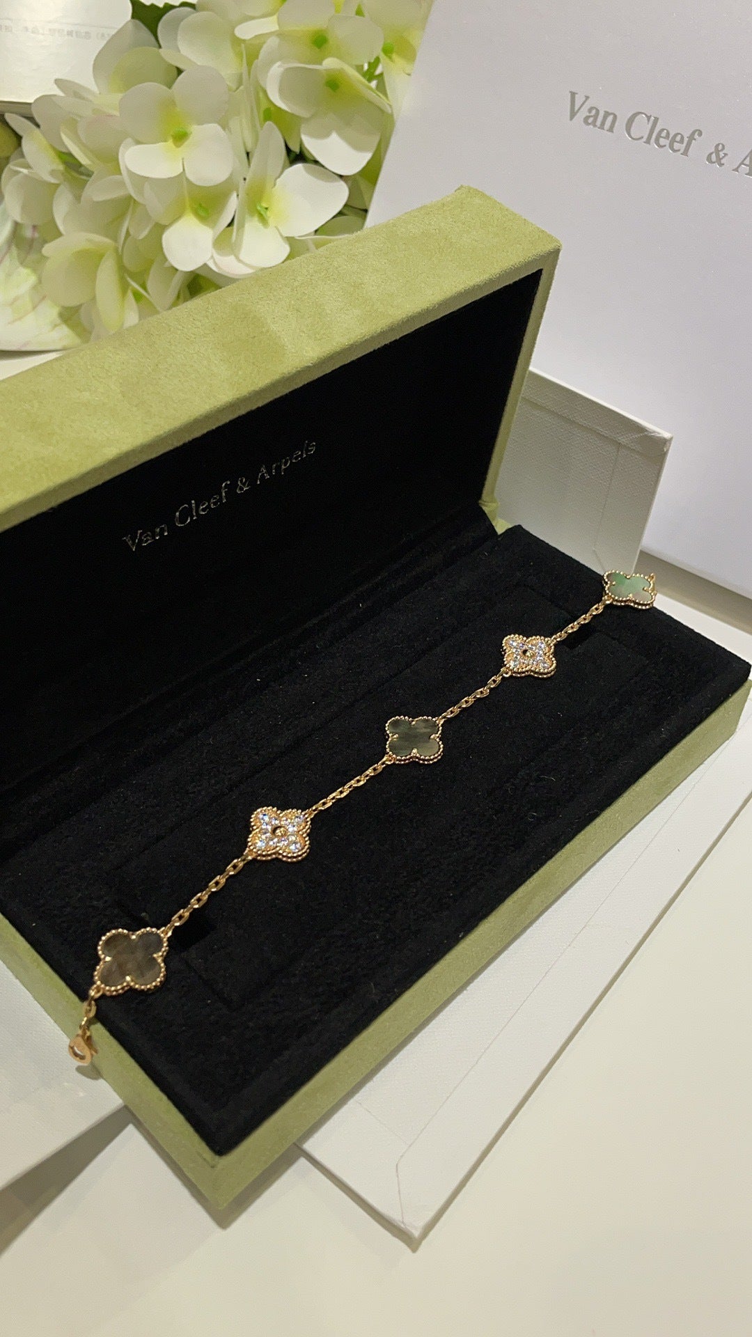 Pulseira Van Cleef & Arpels 'Alhambra 5 Motifs'