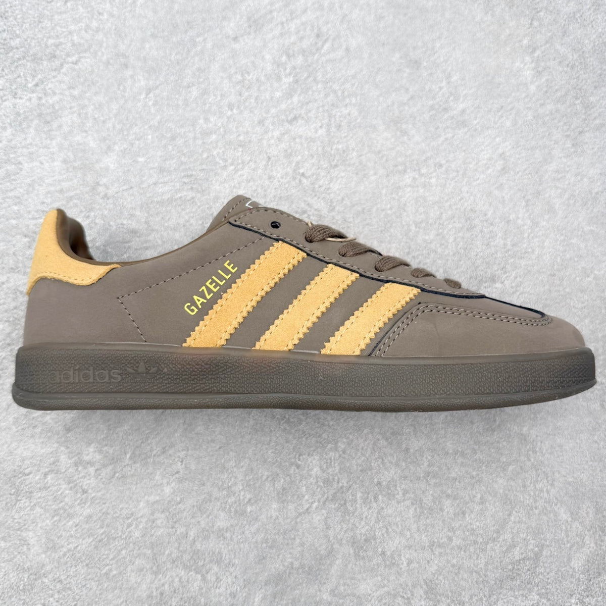 Adidas 'Gazelle' Shadow Brown / Golden Beige - vista lateral