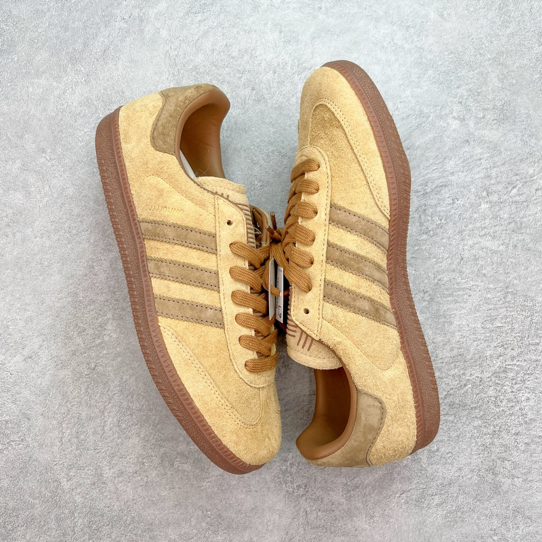 Adidas x JJJJound Samba OG Tobacco - par em ângulo