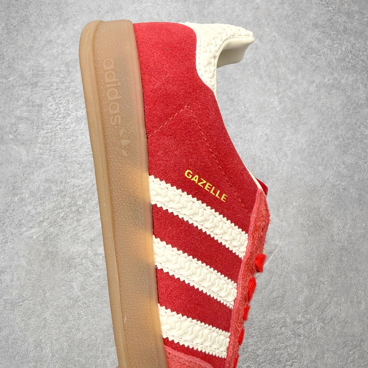 Adidas Gazelle Indoor Better Scarlet Wonder White Gum - detalhe