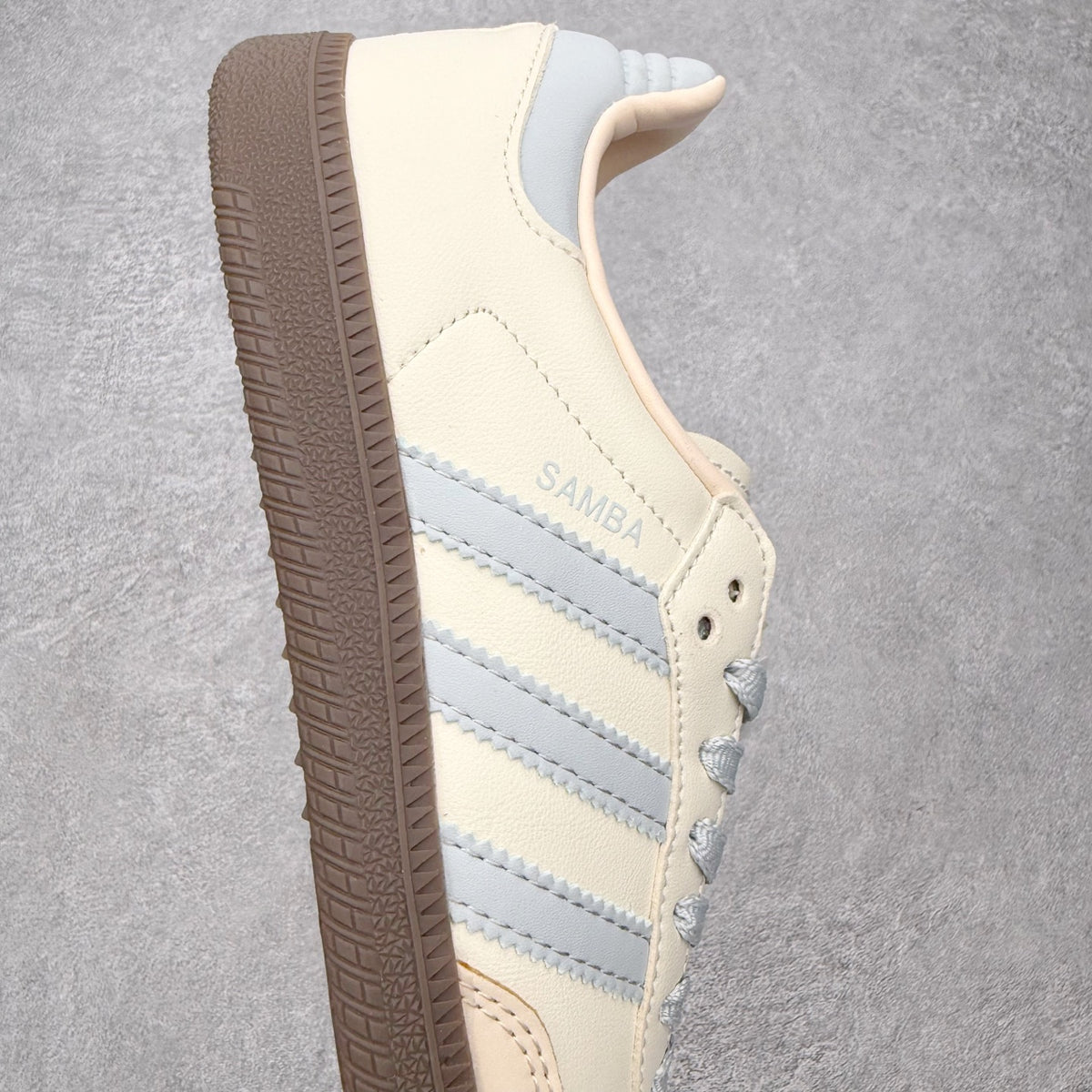 Adidas Samba OG Cream White / Wonder Silver / Sand Strata - detalhe lateral