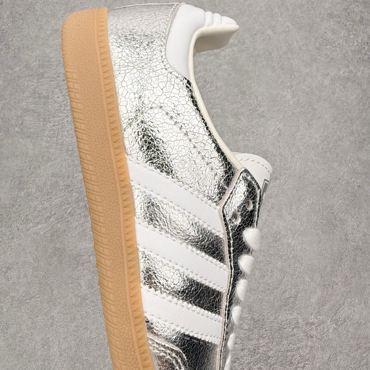 Adidas Samba OG Silver Metallic - detalhe
