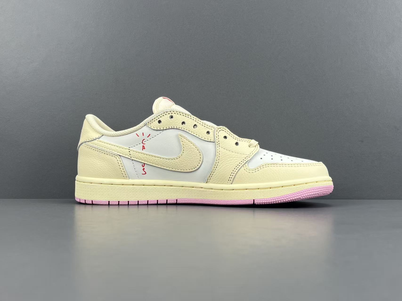 NIKE AIR JORDAN 1 LOW x TRAVIS SCOTT