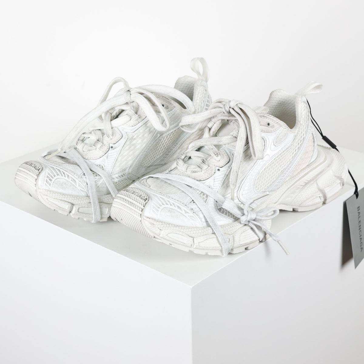 Balenciaga 3XL Extreme Lace - par em ângulo