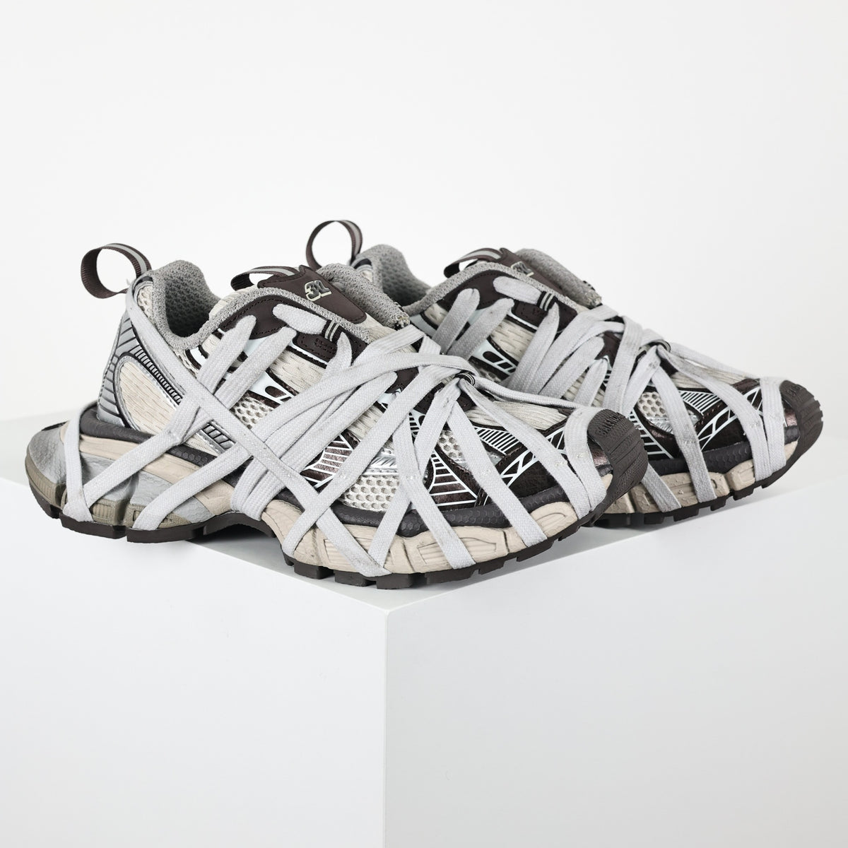 Balenciaga 3XL Extreme Lace - par em vista lateral