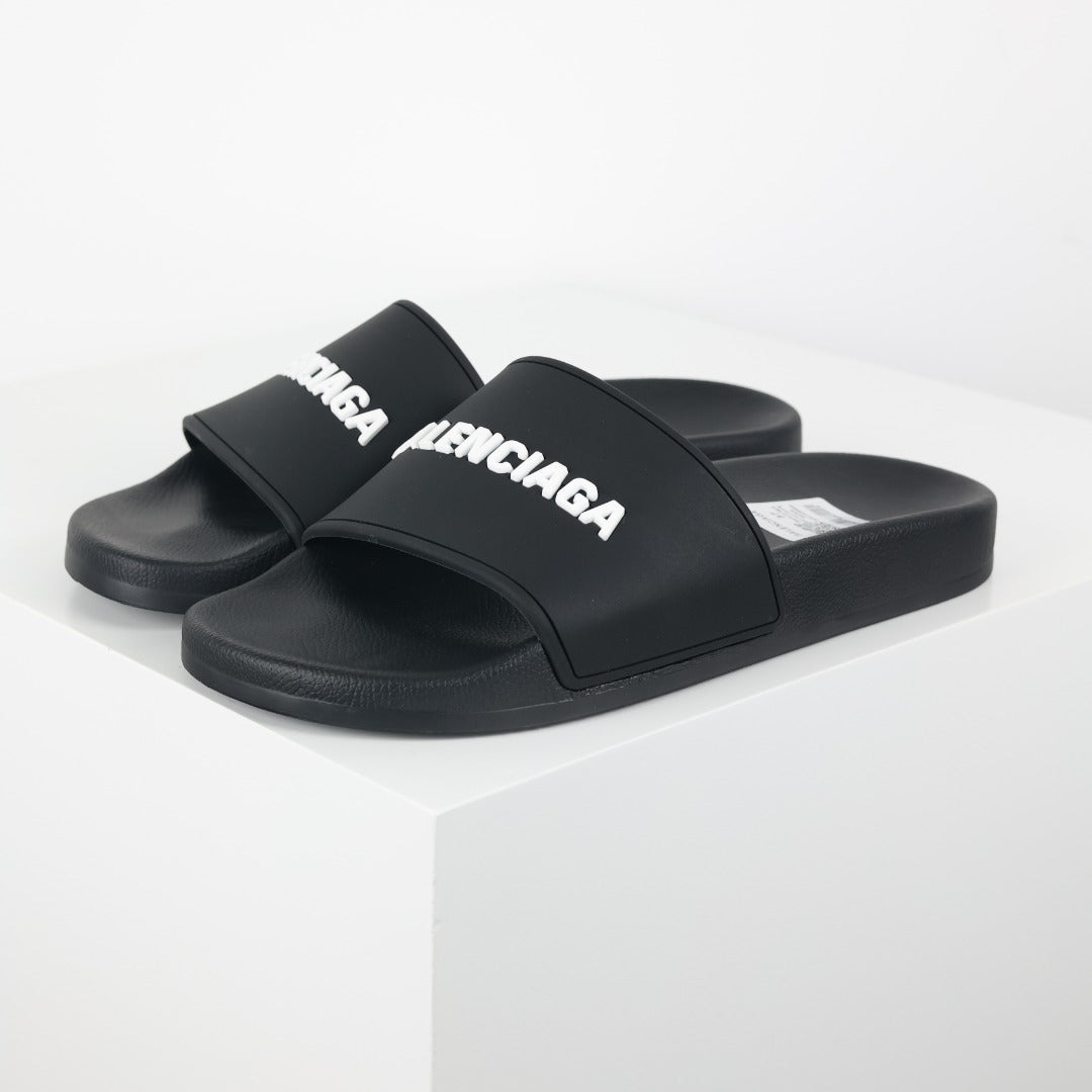 Balenciaga Pool Slide preta - par em ângulo
