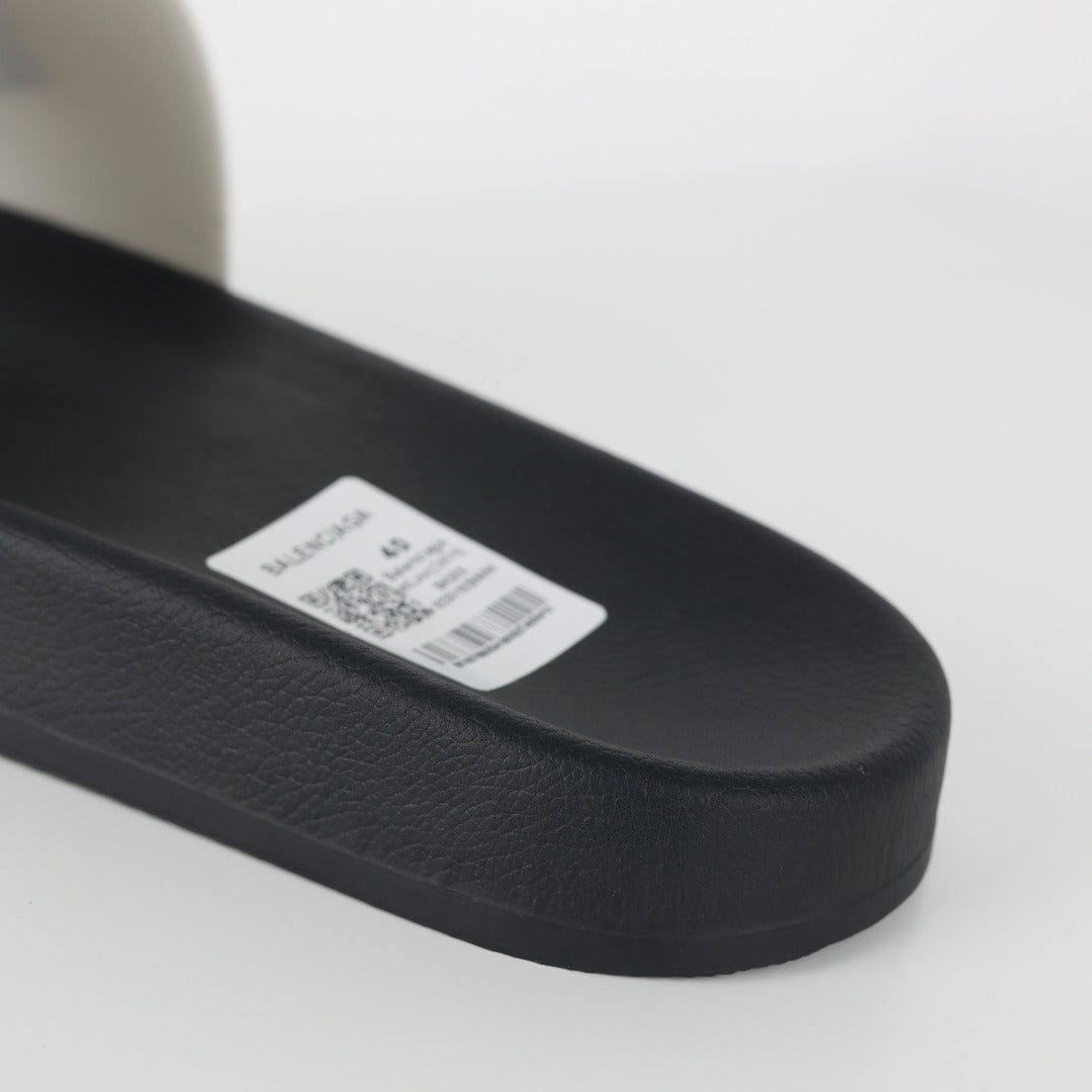 Balenciaga Pool Slide preto e branco - detalhe da palmilha