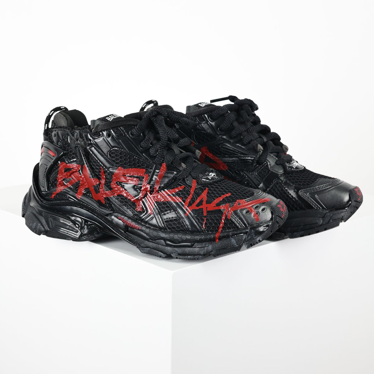 Balenciaga Runner Graffiti preto e vermelho - par