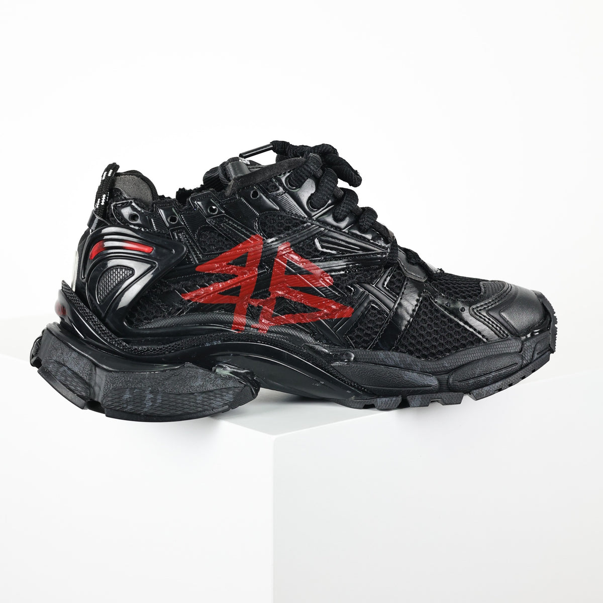 Balenciaga Runner Graffiti preto e vermelho - vista lateral