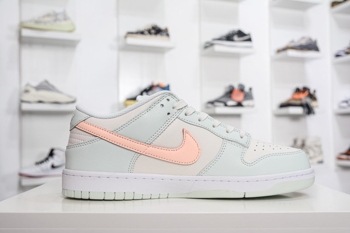 NIKE DUNK LOW BARELY GREEN - lateral oposta