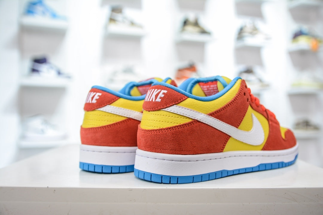 NIKE SB DUNK LOW PRO BART SIMPSON - traseira em angulo