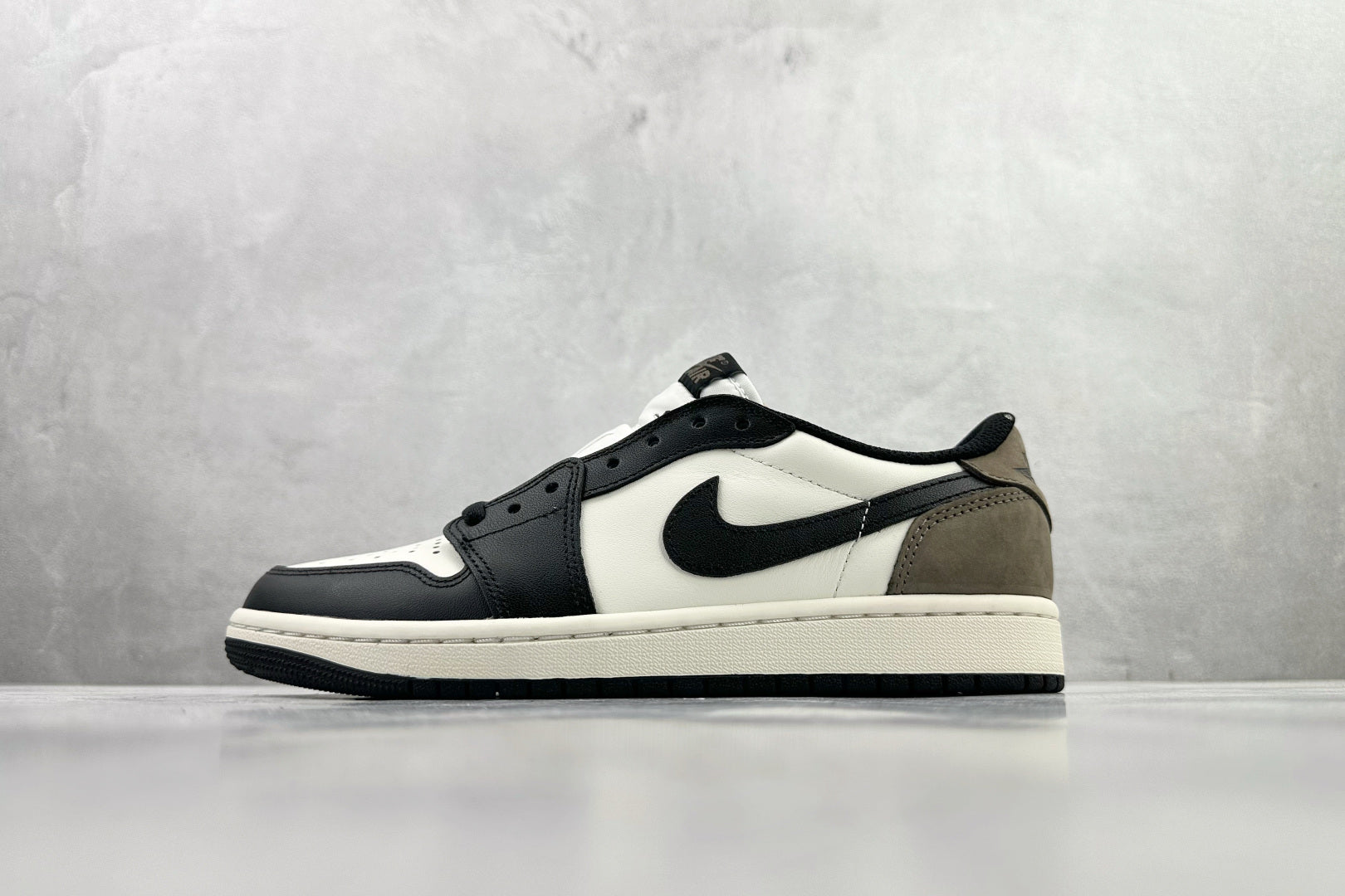 NIKE AIR JORDAN 1 LOW 'MOCHA'