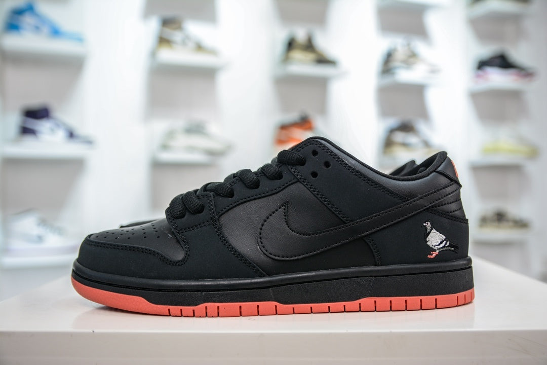 JEFF STAPLE x NIKE SB DUNK LOW BLACK PIGEON - lateral com pigeon