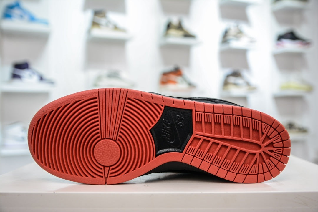 JEFF STAPLE x NIKE SB DUNK LOW BLACK PIGEON - solado