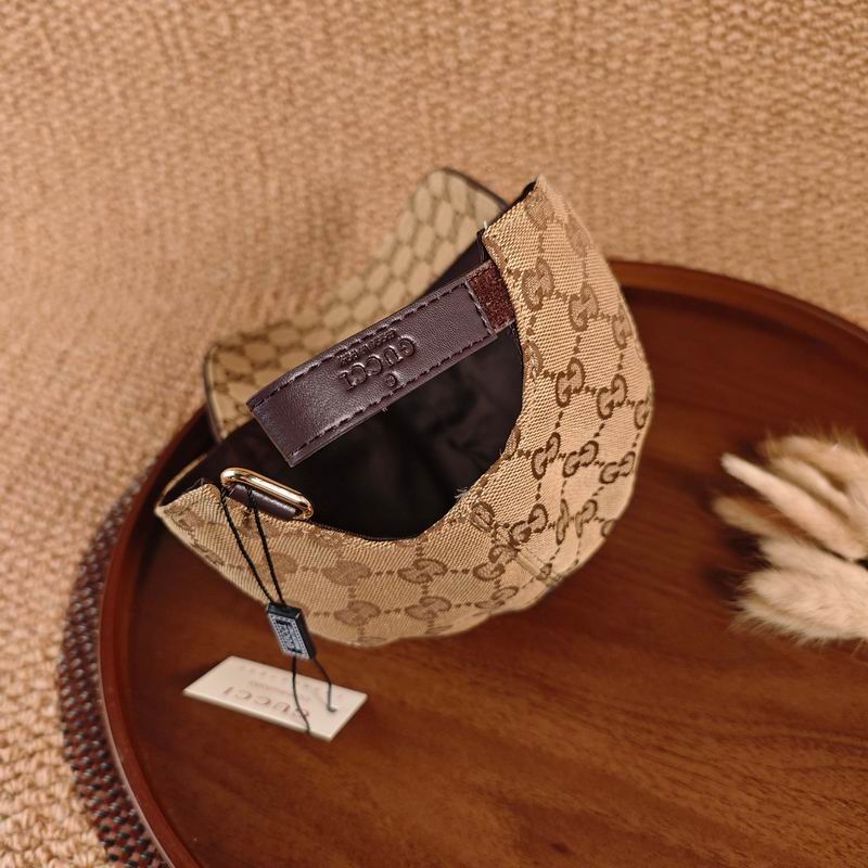 Boné GUCCI bege com faixa lateral - vista traseira