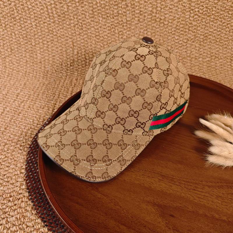 Boné GUCCI bege com faixa lateral - vista lateral